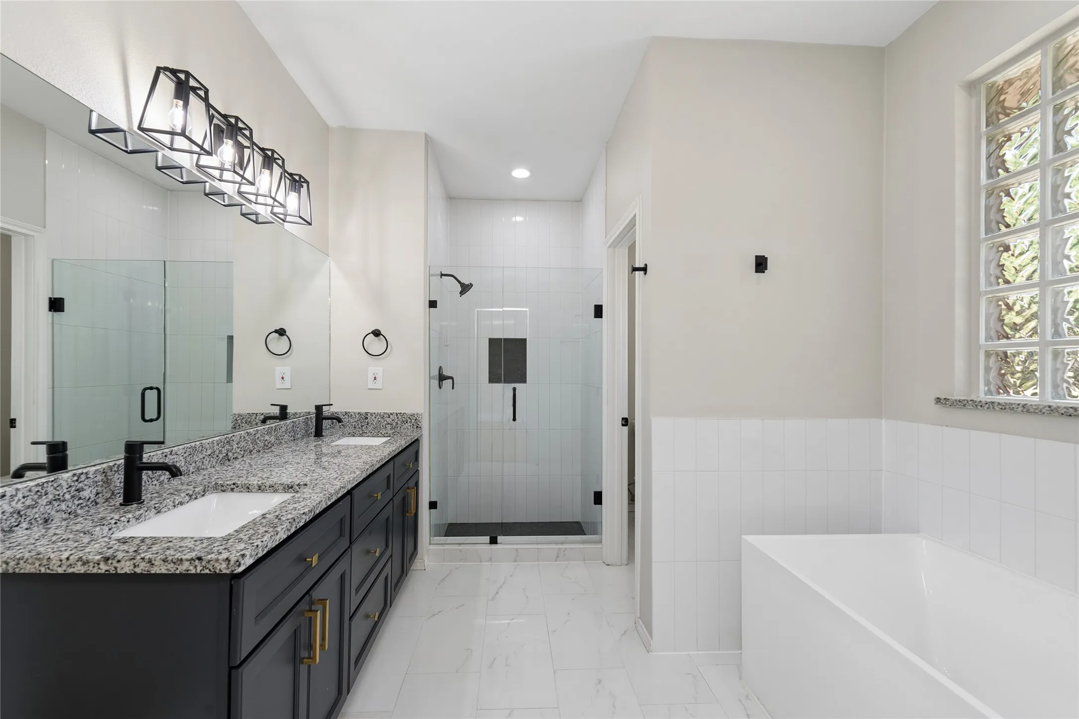Single Family Residence For Sale in Tarrant County , 6606 Carriage Drive, Colleyville, Texas 76034, 5 Bedroom, 4 Bathroom, 2 Garage spaces, 3,683 Sqft, built in 1993, mls#21386356, Real Estate Agent in Colleyville, Homes For Sale in Tarrant county, Homes For Sale in Colleyville, Realtor in Colleyville Texas, Real Estate Brokerage Independent Realty Texas, Luminita Cordes Realtor