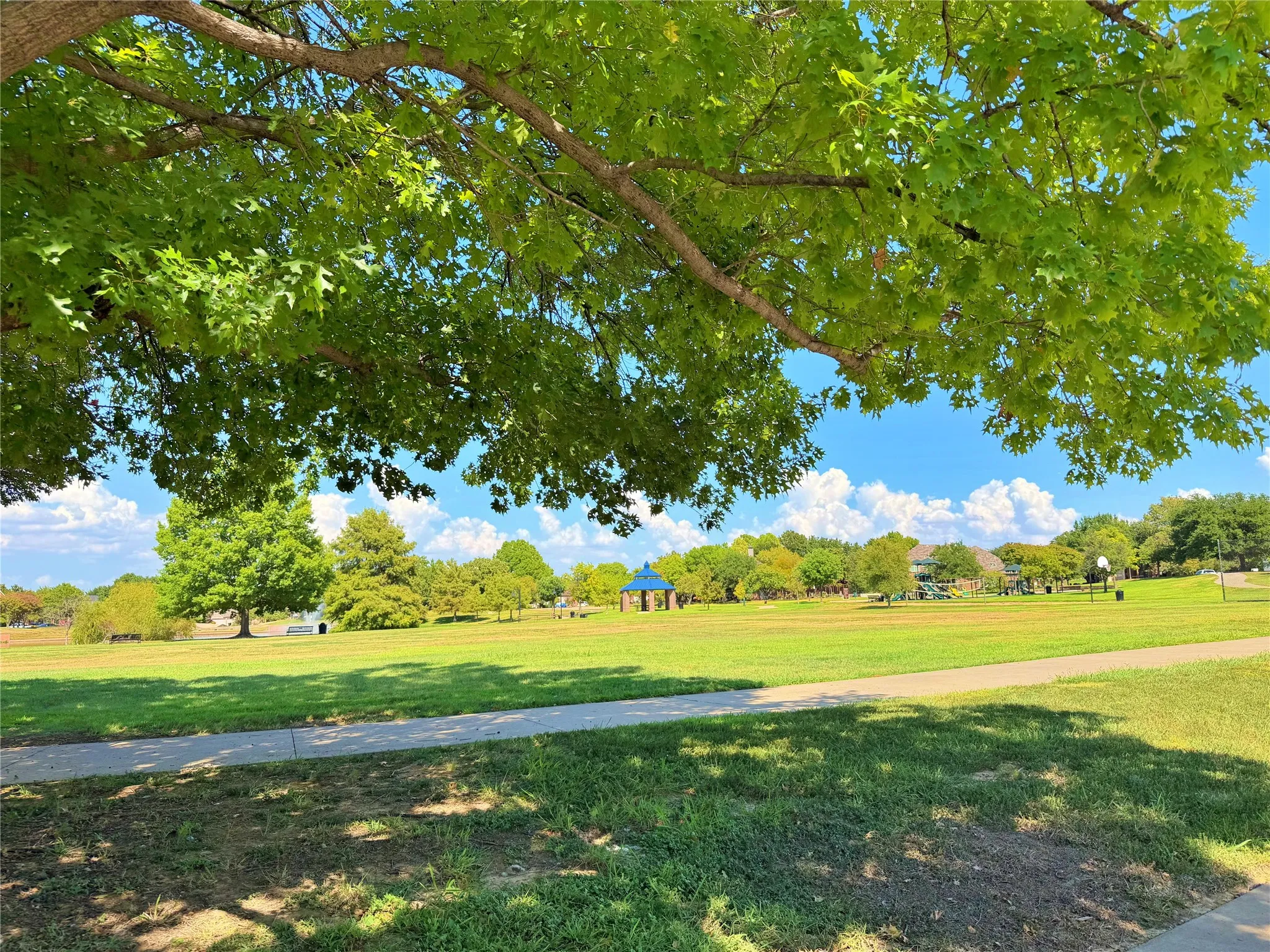 Single Family Residence For Sale in Tarrant County , 6606 Carriage Drive, Colleyville, Texas 76034, 5 Bedroom, 4 Bathroom, 2 Garage spaces, 3,683 Sqft, built in 1993, mls#21386356, Real Estate Agent in Colleyville, Homes For Sale in Tarrant county, Homes For Sale in Colleyville, Realtor in Colleyville Texas, Real Estate Brokerage Independent Realty Texas, Luminita Cordes Realtor