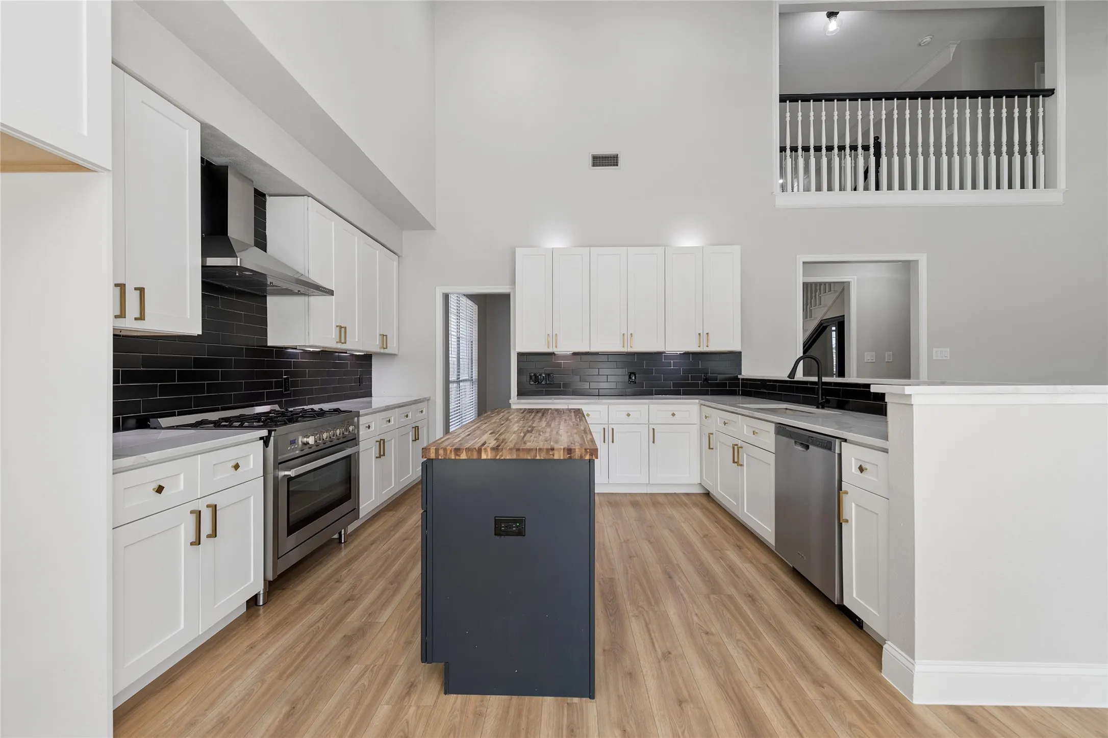 Single Family Residence For Sale in Tarrant County , 6606 Carriage Drive, Colleyville, Texas 76034, 5 Bedroom, 4 Bathroom, 2 Garage spaces, 3,683 Sqft, built in 1993, mls#21386356, Real Estate Agent in Colleyville, Homes For Sale in Tarrant county, Homes For Sale in Colleyville, Realtor in Colleyville Texas, Real Estate Brokerage Independent Realty Texas, Luminita Cordes Realtor