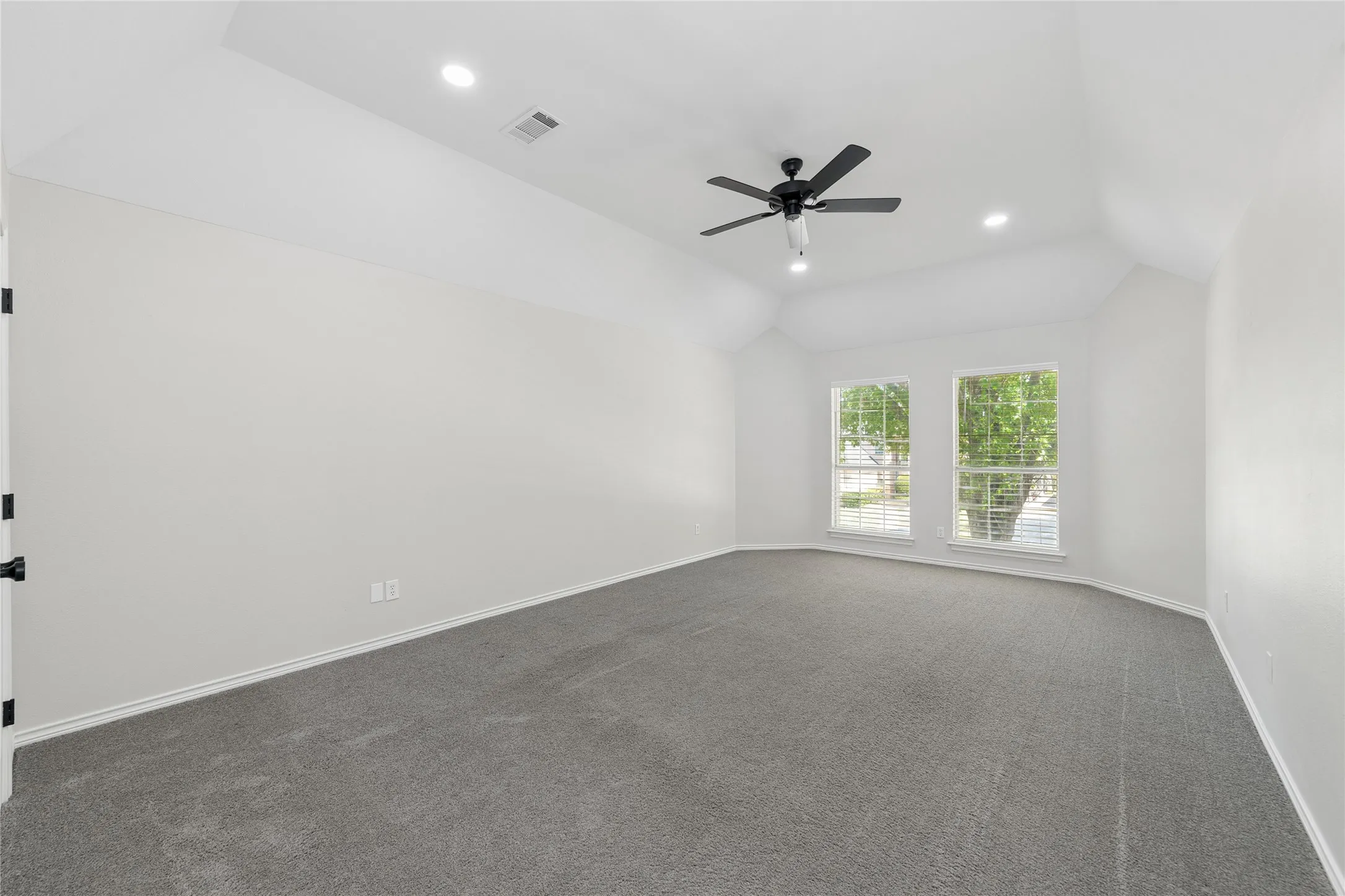 Single Family Residence For Sale in Tarrant County , 6606 Carriage Drive, Colleyville, Texas 76034, 5 Bedroom, 4 Bathroom, 2 Garage spaces, 3,683 Sqft, built in 1993, mls#21386356, Real Estate Agent in Colleyville, Homes For Sale in Tarrant county, Homes For Sale in Colleyville, Realtor in Colleyville Texas, Real Estate Brokerage Independent Realty Texas, Luminita Cordes Realtor