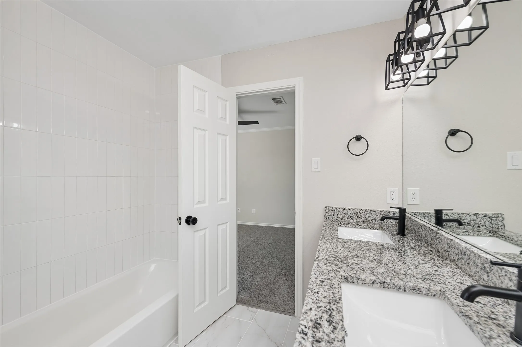 Single Family Residence For Sale in Tarrant County , 6606 Carriage Drive, Colleyville, Texas 76034, 5 Bedroom, 4 Bathroom, 2 Garage spaces, 3,683 Sqft, built in 1993, mls#21386356, Real Estate Agent in Colleyville, Homes For Sale in Tarrant county, Homes For Sale in Colleyville, Realtor in Colleyville Texas, Real Estate Brokerage Independent Realty Texas, Luminita Cordes Realtor