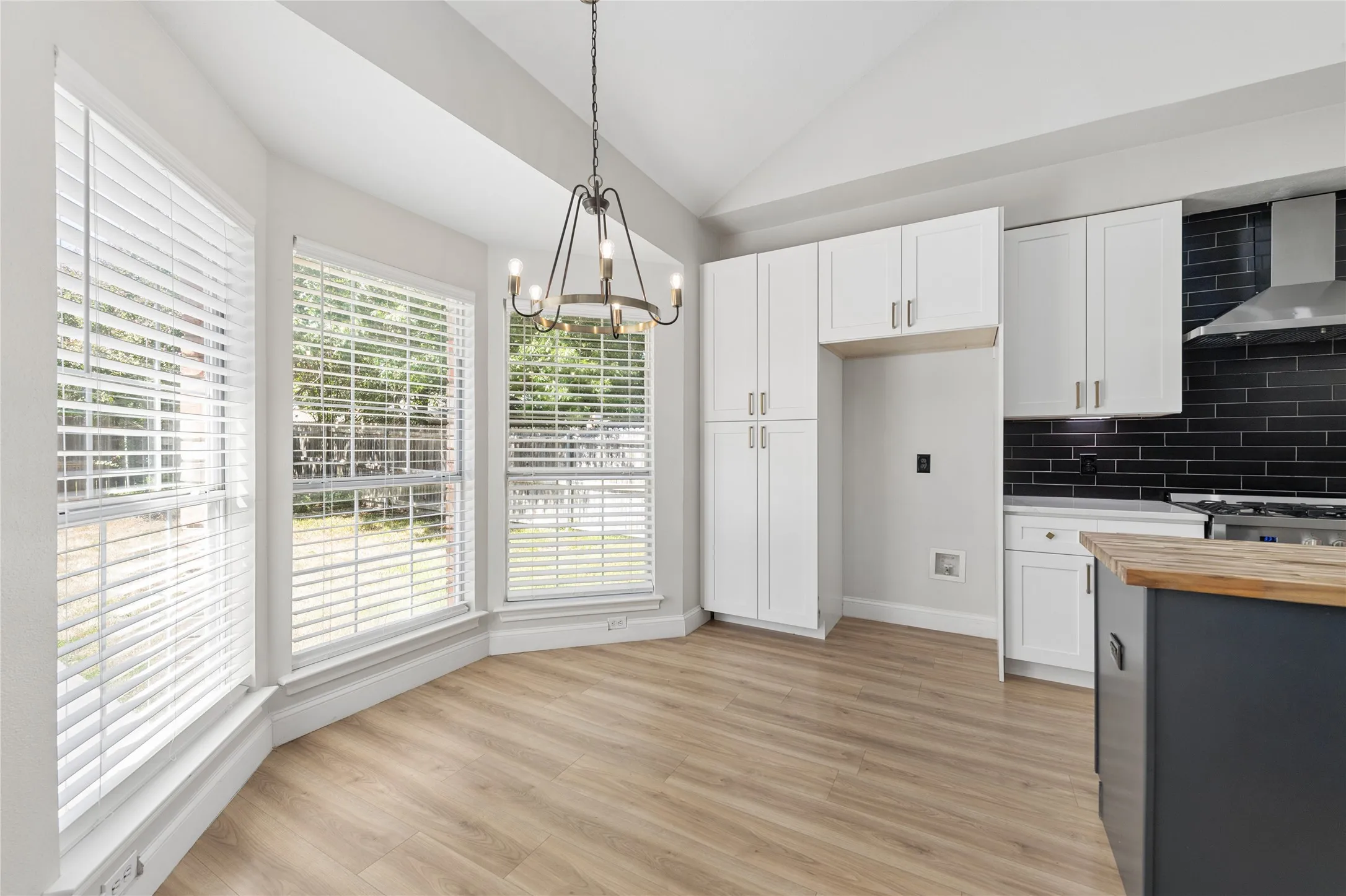 Single Family Residence For Sale in Tarrant County , 6606 Carriage Drive, Colleyville, Texas 76034, 5 Bedroom, 4 Bathroom, 2 Garage spaces, 3,683 Sqft, built in 1993, mls#21386356, Real Estate Agent in Colleyville, Homes For Sale in Tarrant county, Homes For Sale in Colleyville, Realtor in Colleyville Texas, Real Estate Brokerage Independent Realty Texas, Luminita Cordes Realtor