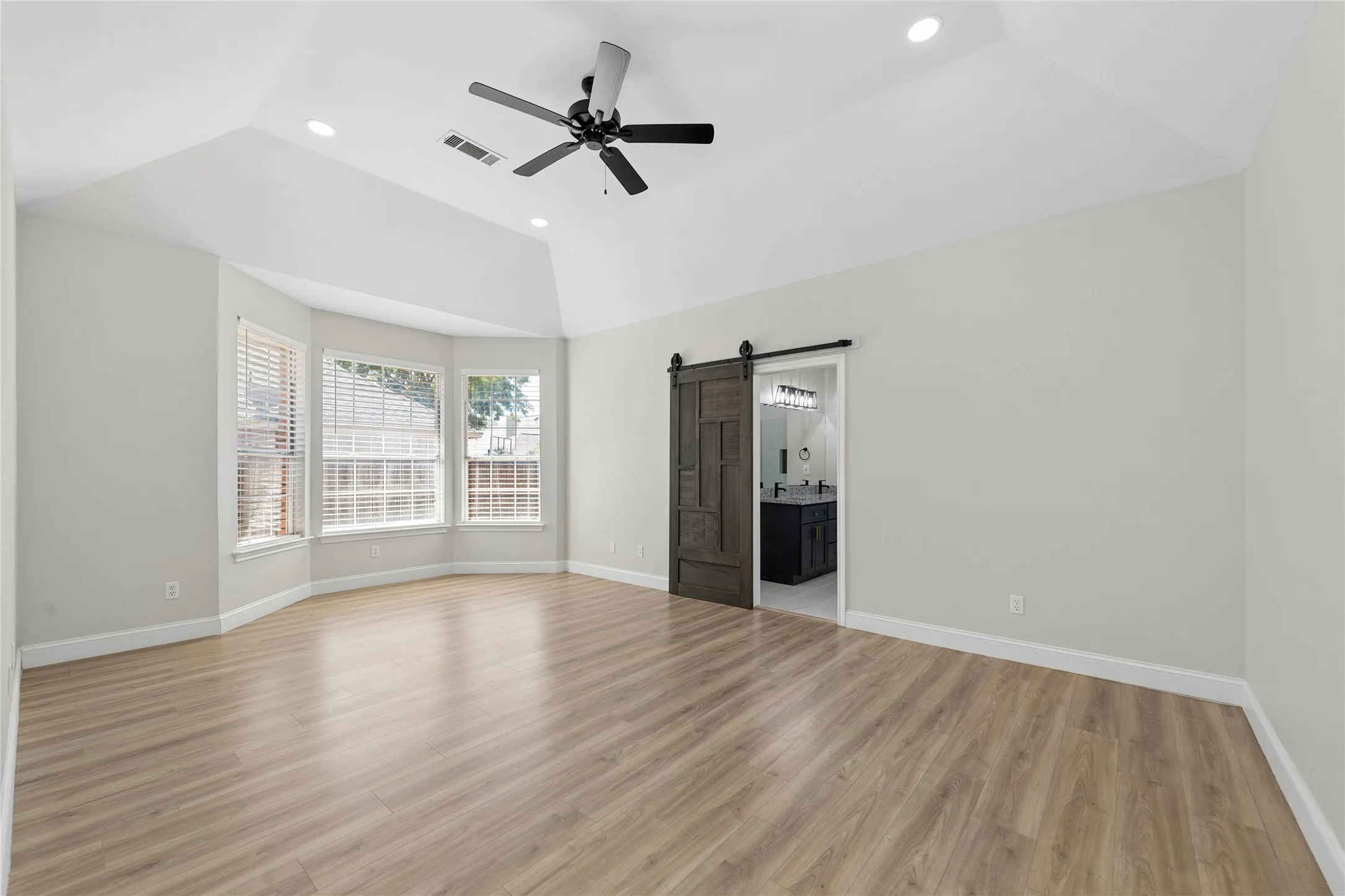 Single Family Residence For Sale in Tarrant County , 6606 Carriage Drive, Colleyville, Texas 76034, 5 Bedroom, 4 Bathroom, 2 Garage spaces, 3,683 Sqft, built in 1993, mls#21386356, Real Estate Agent in Colleyville, Homes For Sale in Tarrant county, Homes For Sale in Colleyville, Realtor in Colleyville Texas, Real Estate Brokerage Independent Realty Texas, Luminita Cordes Realtor