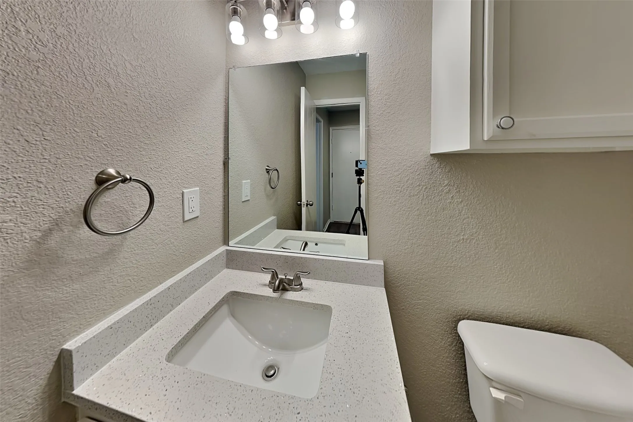 Single Family Residence For Rent in Tarrant County , 4848 Trail Hollow Drive, Fort Worth, Texas 76244, 3 Bedroom, 2 Bathroom, 2 Garage spaces, 1,654 Sqft, built in 2005, mls#21397454, Real Estate Agent in Fort Worth, Homes For Rent in Tarrant county, Homes For Rent in Fort Worth, Realtor in Fort Worth Texas, Real Estate Brokerage Independent Realty Texas, Luminita Cordes Realtor