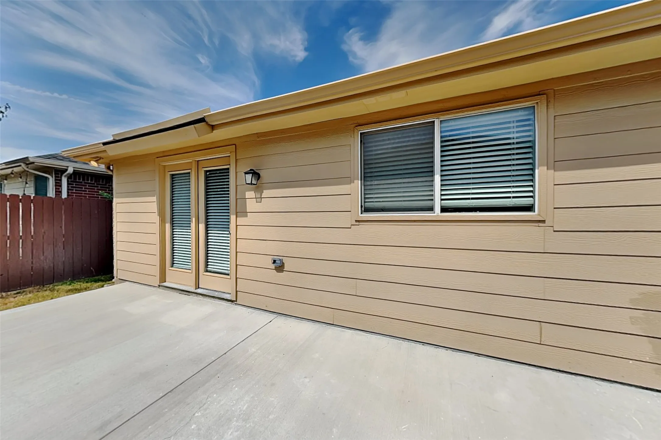 Single Family Residence For Rent in Tarrant County , 4848 Trail Hollow Drive, Fort Worth, Texas 76244, 3 Bedroom, 2 Bathroom, 2 Garage spaces, 1,654 Sqft, built in 2005, mls#21397454, Real Estate Agent in Fort Worth, Homes For Rent in Tarrant county, Homes For Rent in Fort Worth, Realtor in Fort Worth Texas, Real Estate Brokerage Independent Realty Texas, Luminita Cordes Realtor