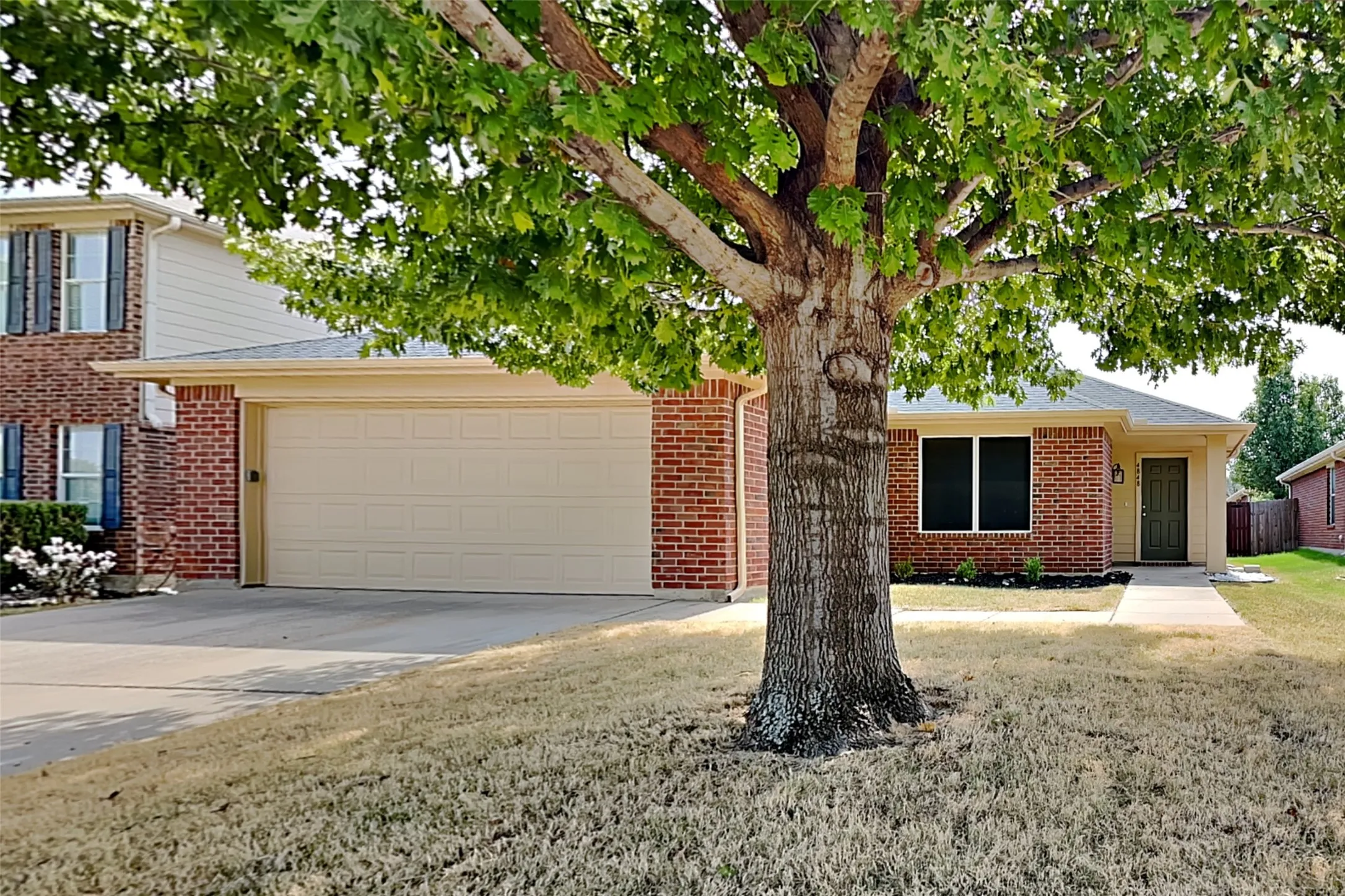 Single Family Residence For Rent in Tarrant County , 4848 Trail Hollow Drive, Fort Worth, Texas 76244, 3 Bedroom, 2 Bathroom, 2 Garage spaces, 1,654 Sqft, built in 2005, mls#21397454, Real Estate Agent in Fort Worth, Homes For Rent in Tarrant county, Homes For Rent in Fort Worth, Realtor in Fort Worth Texas, Real Estate Brokerage Independent Realty Texas, Luminita Cordes Realtor