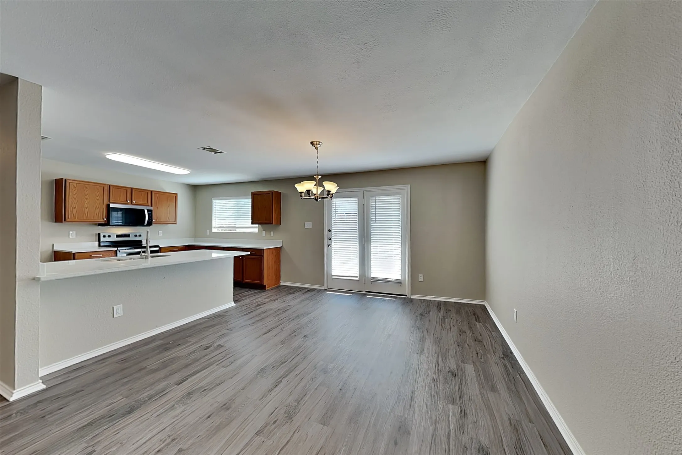 Single Family Residence For Rent in Tarrant County , 4848 Trail Hollow Drive, Fort Worth, Texas 76244, 3 Bedroom, 2 Bathroom, 2 Garage spaces, 1,654 Sqft, built in 2005, mls#21397454, Real Estate Agent in Fort Worth, Homes For Rent in Tarrant county, Homes For Rent in Fort Worth, Realtor in Fort Worth Texas, Real Estate Brokerage Independent Realty Texas, Luminita Cordes Realtor