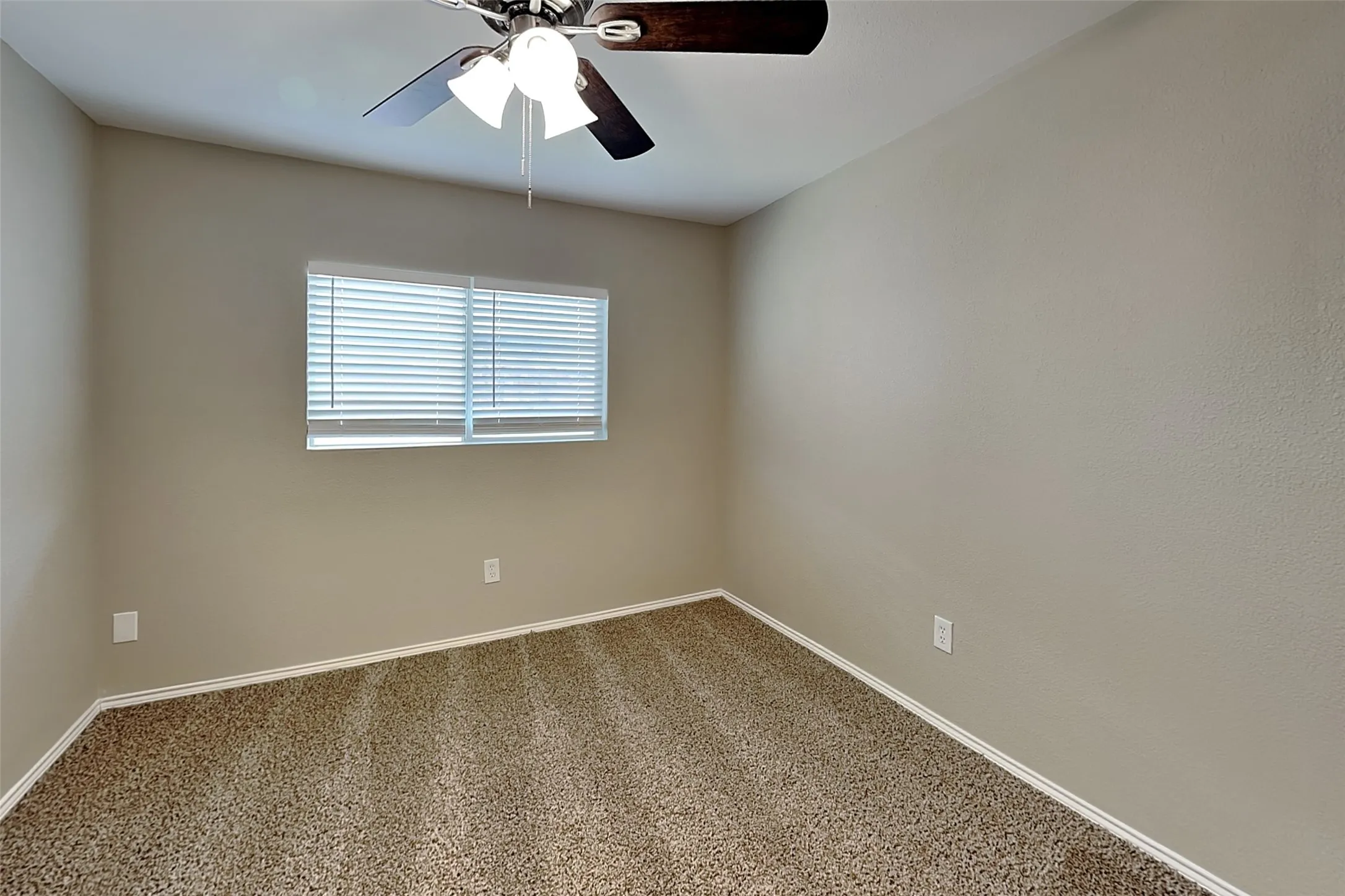 Single Family Residence For Rent in Tarrant County , 4848 Trail Hollow Drive, Fort Worth, Texas 76244, 3 Bedroom, 2 Bathroom, 2 Garage spaces, 1,654 Sqft, built in 2005, mls#21397454, Real Estate Agent in Fort Worth, Homes For Rent in Tarrant county, Homes For Rent in Fort Worth, Realtor in Fort Worth Texas, Real Estate Brokerage Independent Realty Texas, Luminita Cordes Realtor