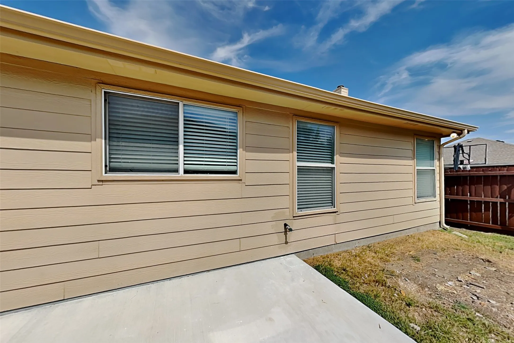 Single Family Residence For Rent in Tarrant County , 4848 Trail Hollow Drive, Fort Worth, Texas 76244, 3 Bedroom, 2 Bathroom, 2 Garage spaces, 1,654 Sqft, built in 2005, mls#21397454, Real Estate Agent in Fort Worth, Homes For Rent in Tarrant county, Homes For Rent in Fort Worth, Realtor in Fort Worth Texas, Real Estate Brokerage Independent Realty Texas, Luminita Cordes Realtor