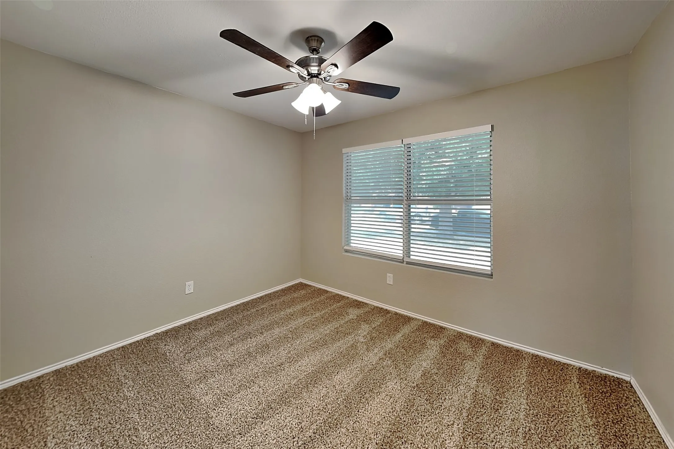 Single Family Residence For Rent in Tarrant County , 4848 Trail Hollow Drive, Fort Worth, Texas 76244, 3 Bedroom, 2 Bathroom, 2 Garage spaces, 1,654 Sqft, built in 2005, mls#21397454, Real Estate Agent in Fort Worth, Homes For Rent in Tarrant county, Homes For Rent in Fort Worth, Realtor in Fort Worth Texas, Real Estate Brokerage Independent Realty Texas, Luminita Cordes Realtor