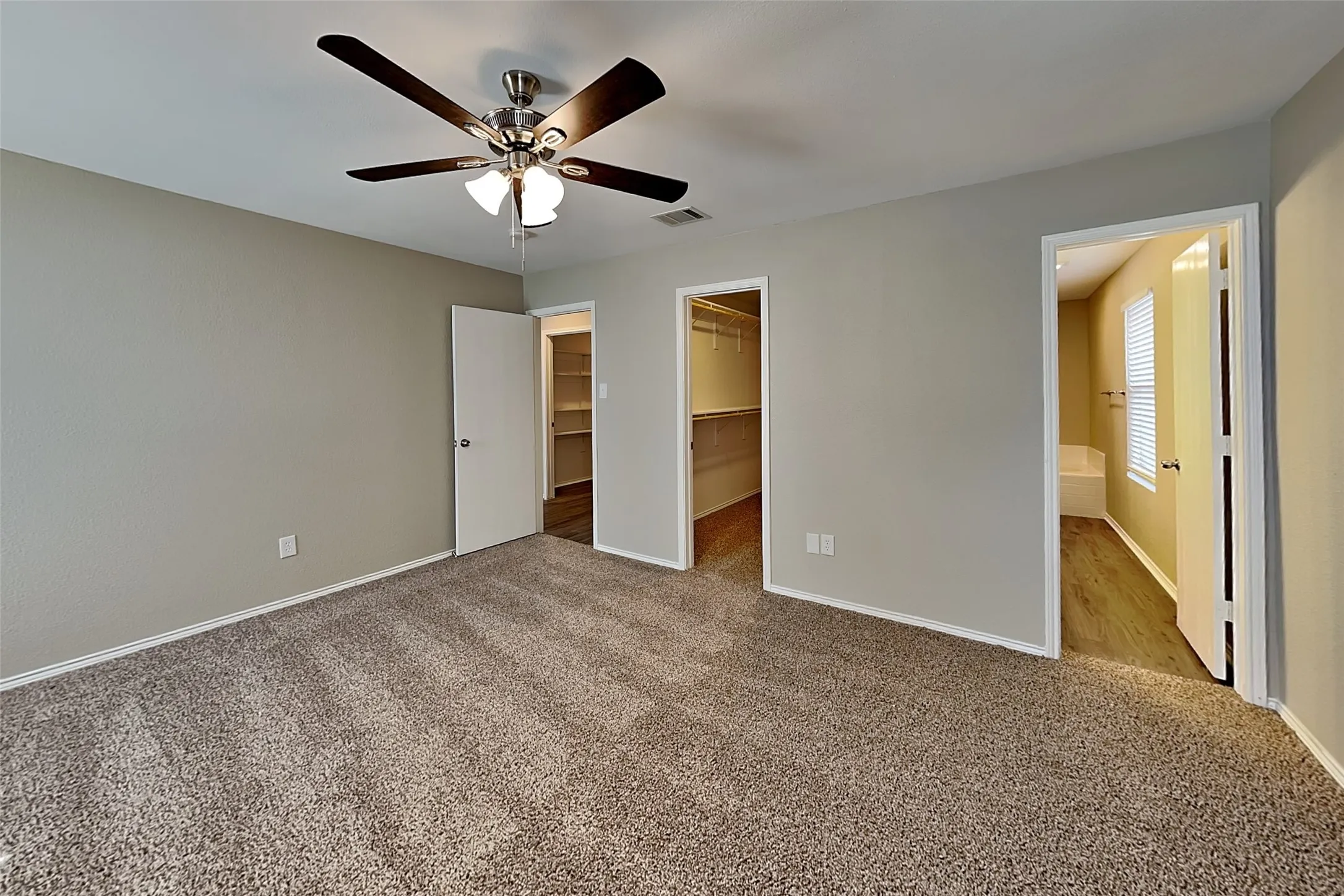 Single Family Residence For Rent in Tarrant County , 4848 Trail Hollow Drive, Fort Worth, Texas 76244, 3 Bedroom, 2 Bathroom, 2 Garage spaces, 1,654 Sqft, built in 2005, mls#21397454, Real Estate Agent in Fort Worth, Homes For Rent in Tarrant county, Homes For Rent in Fort Worth, Realtor in Fort Worth Texas, Real Estate Brokerage Independent Realty Texas, Luminita Cordes Realtor