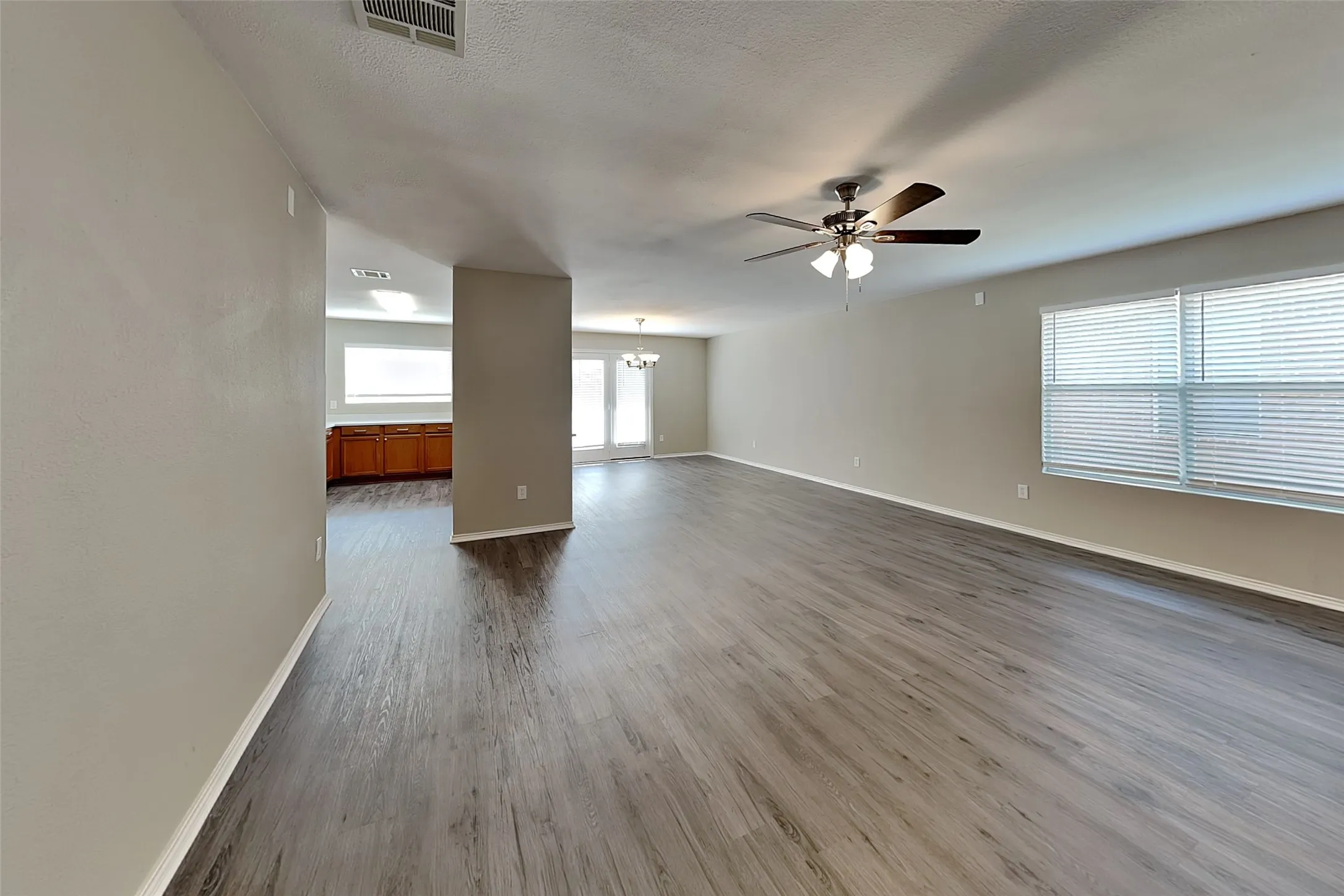 Single Family Residence For Rent in Tarrant County , 4848 Trail Hollow Drive, Fort Worth, Texas 76244, 3 Bedroom, 2 Bathroom, 2 Garage spaces, 1,654 Sqft, built in 2005, mls#21397454, Real Estate Agent in Fort Worth, Homes For Rent in Tarrant county, Homes For Rent in Fort Worth, Realtor in Fort Worth Texas, Real Estate Brokerage Independent Realty Texas, Luminita Cordes Realtor