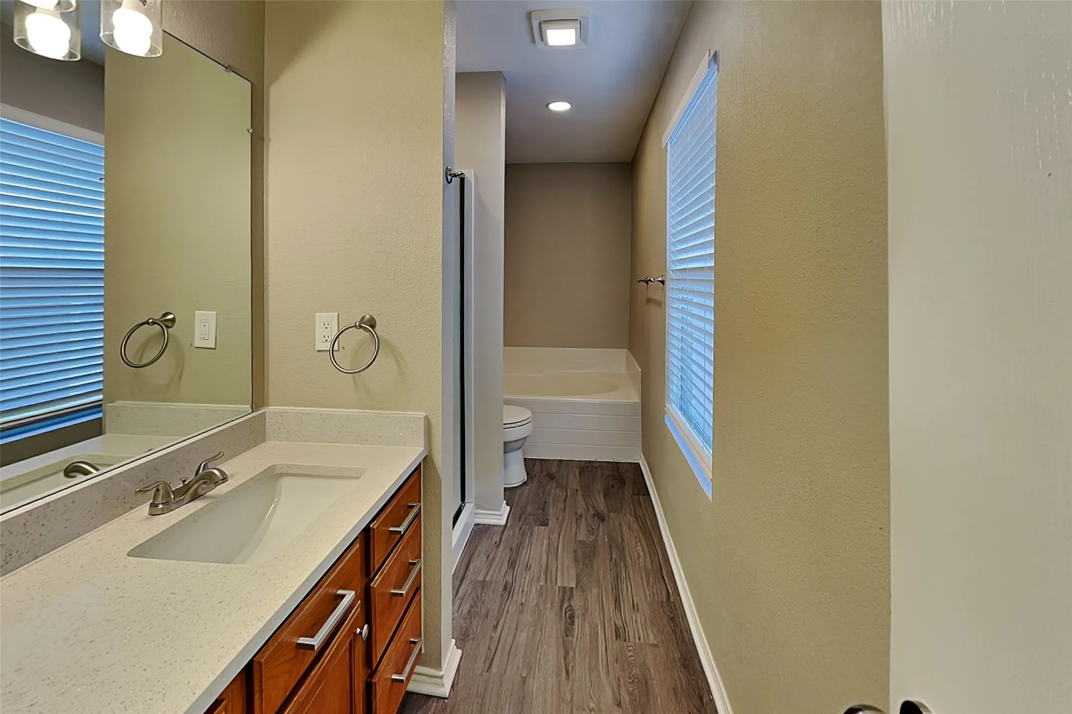 Single Family Residence For Rent in Tarrant County , 4848 Trail Hollow Drive, Fort Worth, Texas 76244, 3 Bedroom, 2 Bathroom, 2 Garage spaces, 1,654 Sqft, built in 2005, mls#21397454, Real Estate Agent in Fort Worth, Homes For Rent in Tarrant county, Homes For Rent in Fort Worth, Realtor in Fort Worth Texas, Real Estate Brokerage Independent Realty Texas, Luminita Cordes Realtor