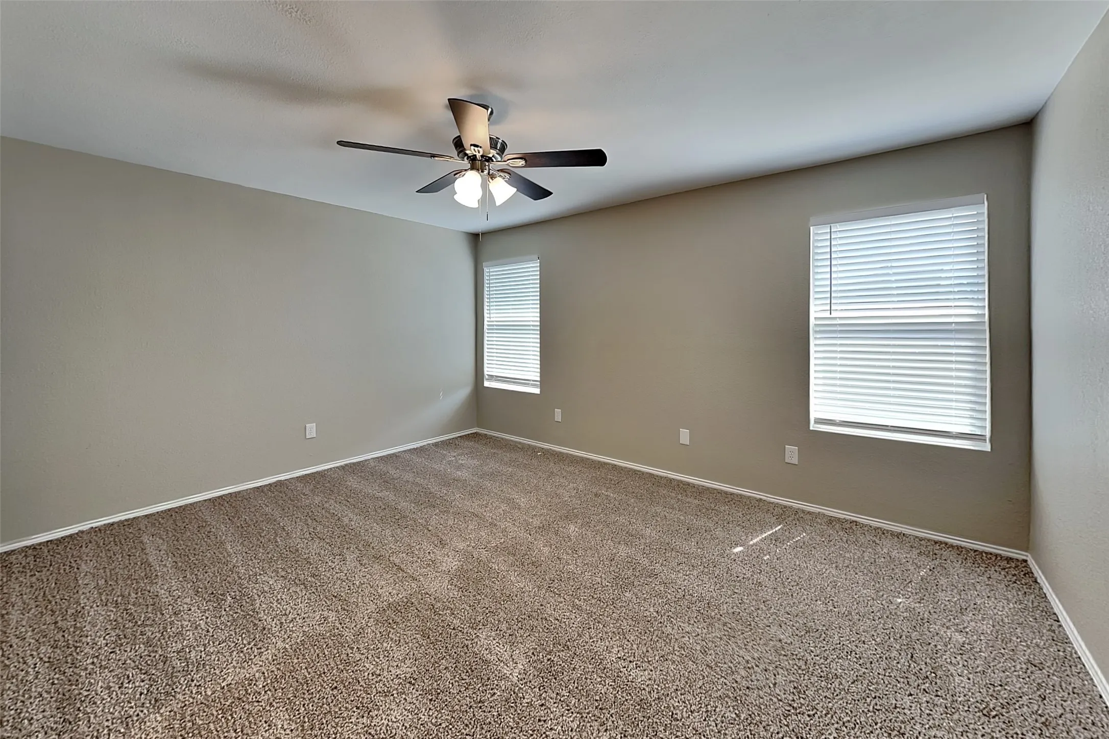 Single Family Residence For Rent in Tarrant County , 4848 Trail Hollow Drive, Fort Worth, Texas 76244, 3 Bedroom, 2 Bathroom, 2 Garage spaces, 1,654 Sqft, built in 2005, mls#21397454, Real Estate Agent in Fort Worth, Homes For Rent in Tarrant county, Homes For Rent in Fort Worth, Realtor in Fort Worth Texas, Real Estate Brokerage Independent Realty Texas, Luminita Cordes Realtor