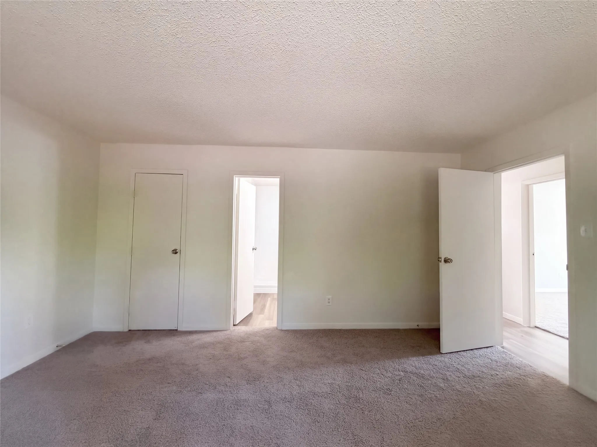 Single Family Residence For Sale in Tarrant County , 2610 Fallcreek Street, Arlington, Texas 76014, 3 Bedroom, 2 Bathroom, Garage spaces, 1,582 Sqft, built in 1974, mls#21396938, Real Estate Agent in Arlington, Homes For Sale in Tarrant county, Homes For Sale in Arlington, Realtor in Arlington Texas, Real Estate Brokerage Independent Realty Texas, Luminita Cordes Realtor