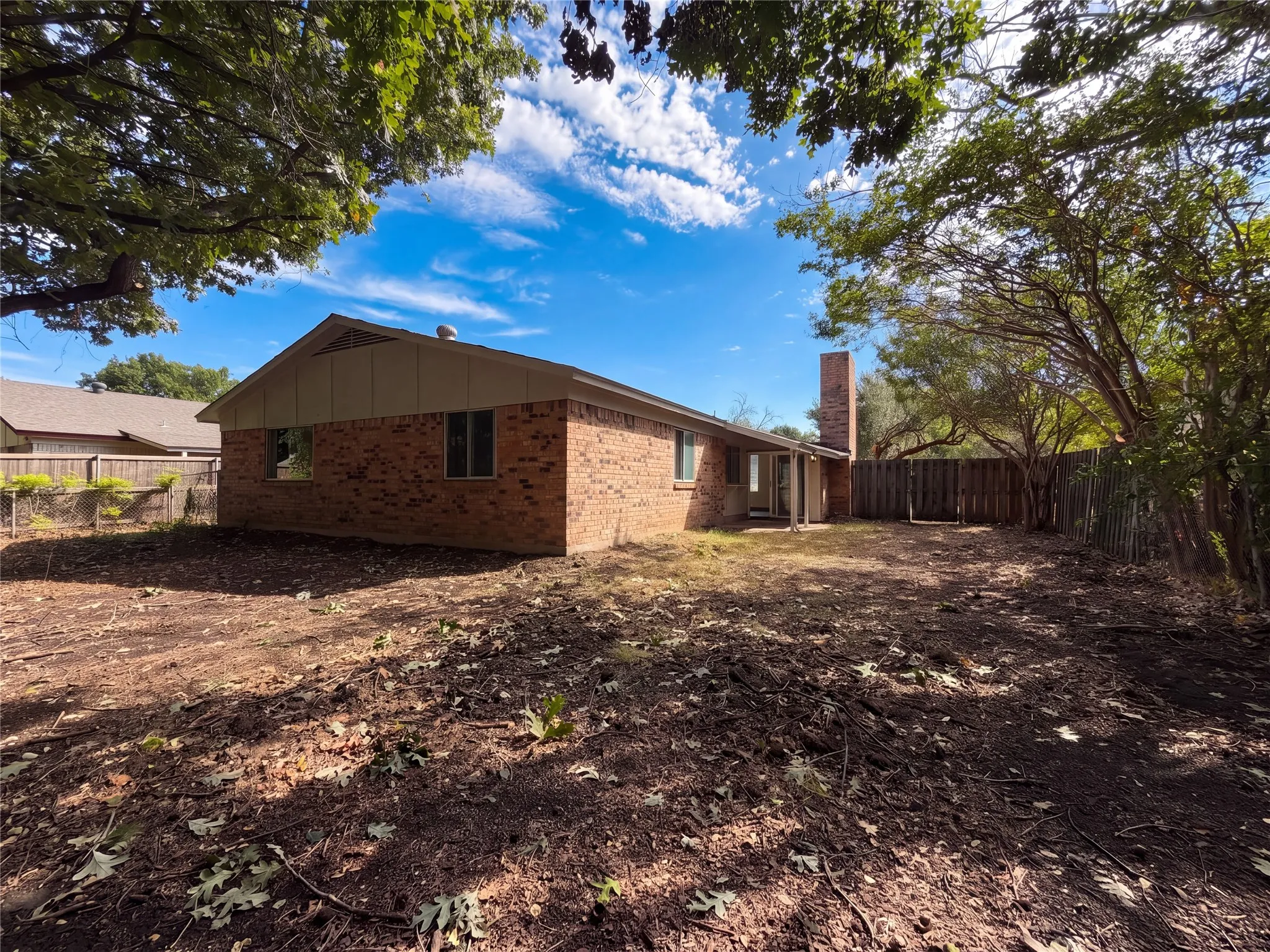 Single Family Residence For Sale in Tarrant County , 2610 Fallcreek Street, Arlington, Texas 76014, 3 Bedroom, 2 Bathroom, Garage spaces, 1,582 Sqft, built in 1974, mls#21396938, Real Estate Agent in Arlington, Homes For Sale in Tarrant county, Homes For Sale in Arlington, Realtor in Arlington Texas, Real Estate Brokerage Independent Realty Texas, Luminita Cordes Realtor