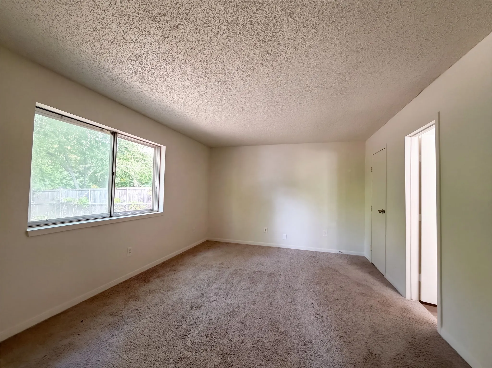 Single Family Residence For Sale in Tarrant County , 2610 Fallcreek Street, Arlington, Texas 76014, 3 Bedroom, 2 Bathroom, Garage spaces, 1,582 Sqft, built in 1974, mls#21396938, Real Estate Agent in Arlington, Homes For Sale in Tarrant county, Homes For Sale in Arlington, Realtor in Arlington Texas, Real Estate Brokerage Independent Realty Texas, Luminita Cordes Realtor