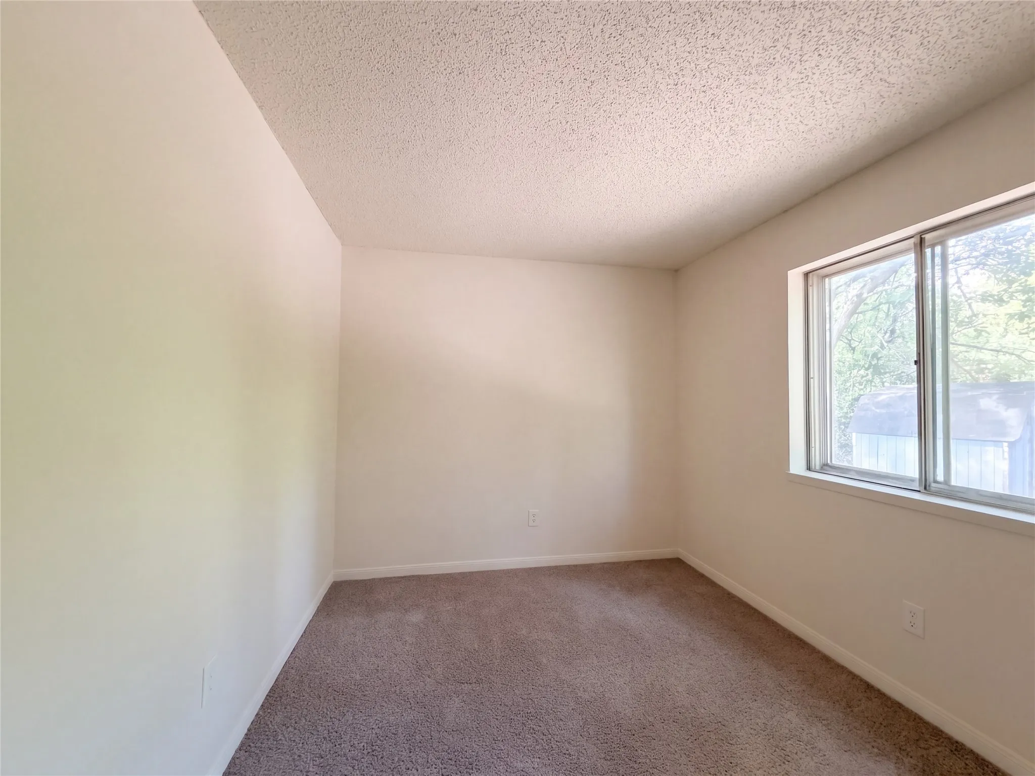 Single Family Residence For Sale in Tarrant County , 2610 Fallcreek Street, Arlington, Texas 76014, 3 Bedroom, 2 Bathroom, Garage spaces, 1,582 Sqft, built in 1974, mls#21396938, Real Estate Agent in Arlington, Homes For Sale in Tarrant county, Homes For Sale in Arlington, Realtor in Arlington Texas, Real Estate Brokerage Independent Realty Texas, Luminita Cordes Realtor