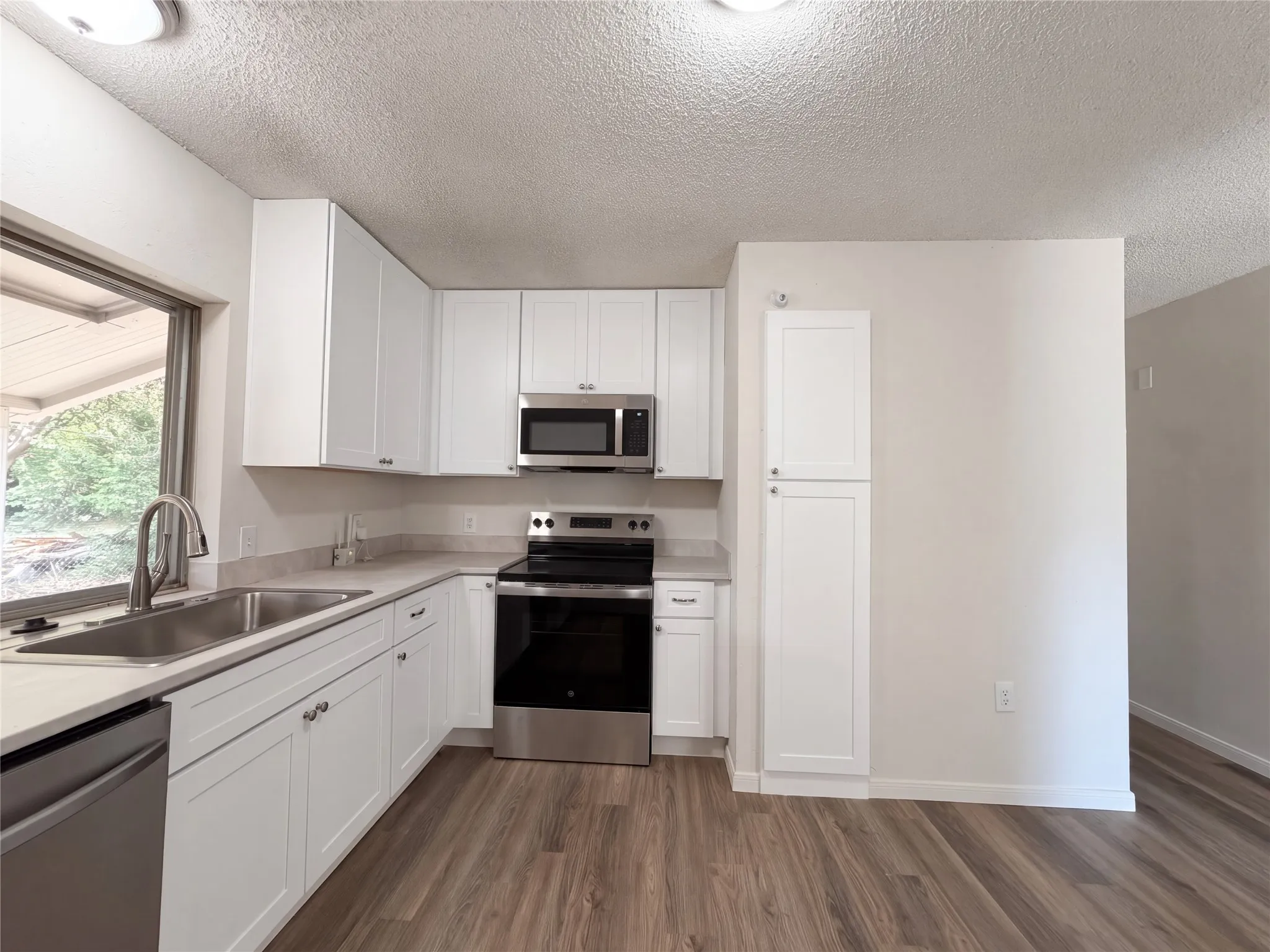 Single Family Residence For Sale in Tarrant County , 2610 Fallcreek Street, Arlington, Texas 76014, 3 Bedroom, 2 Bathroom, Garage spaces, 1,582 Sqft, built in 1974, mls#21396938, Real Estate Agent in Arlington, Homes For Sale in Tarrant county, Homes For Sale in Arlington, Realtor in Arlington Texas, Real Estate Brokerage Independent Realty Texas, Luminita Cordes Realtor