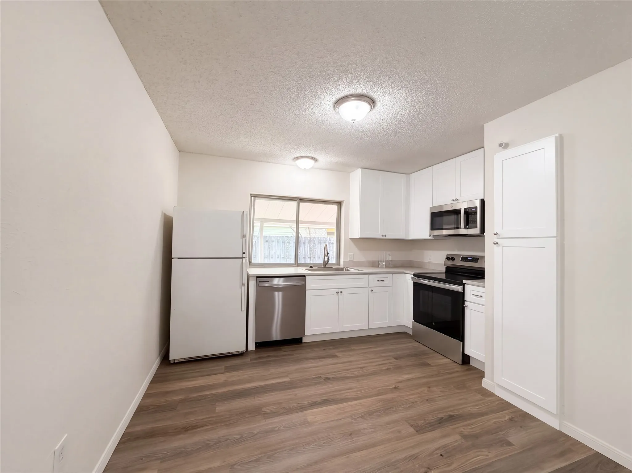 Single Family Residence For Sale in Tarrant County , 2610 Fallcreek Street, Arlington, Texas 76014, 3 Bedroom, 2 Bathroom, Garage spaces, 1,582 Sqft, built in 1974, mls#21396938, Real Estate Agent in Arlington, Homes For Sale in Tarrant county, Homes For Sale in Arlington, Realtor in Arlington Texas, Real Estate Brokerage Independent Realty Texas, Luminita Cordes Realtor