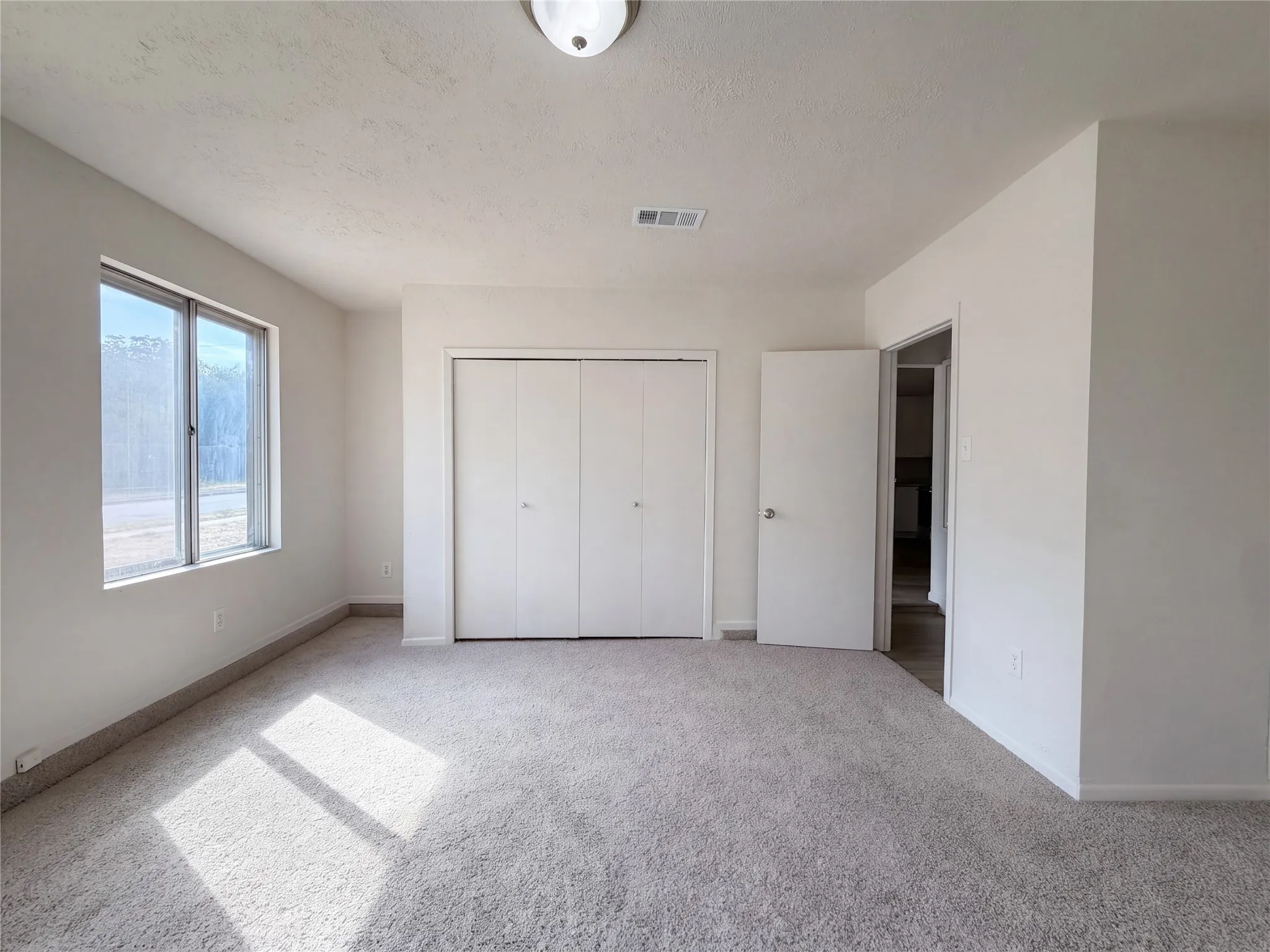 Single Family Residence For Sale in Tarrant County , 2610 Fallcreek Street, Arlington, Texas 76014, 3 Bedroom, 2 Bathroom, Garage spaces, 1,582 Sqft, built in 1974, mls#21396938, Real Estate Agent in Arlington, Homes For Sale in Tarrant county, Homes For Sale in Arlington, Realtor in Arlington Texas, Real Estate Brokerage Independent Realty Texas, Luminita Cordes Realtor