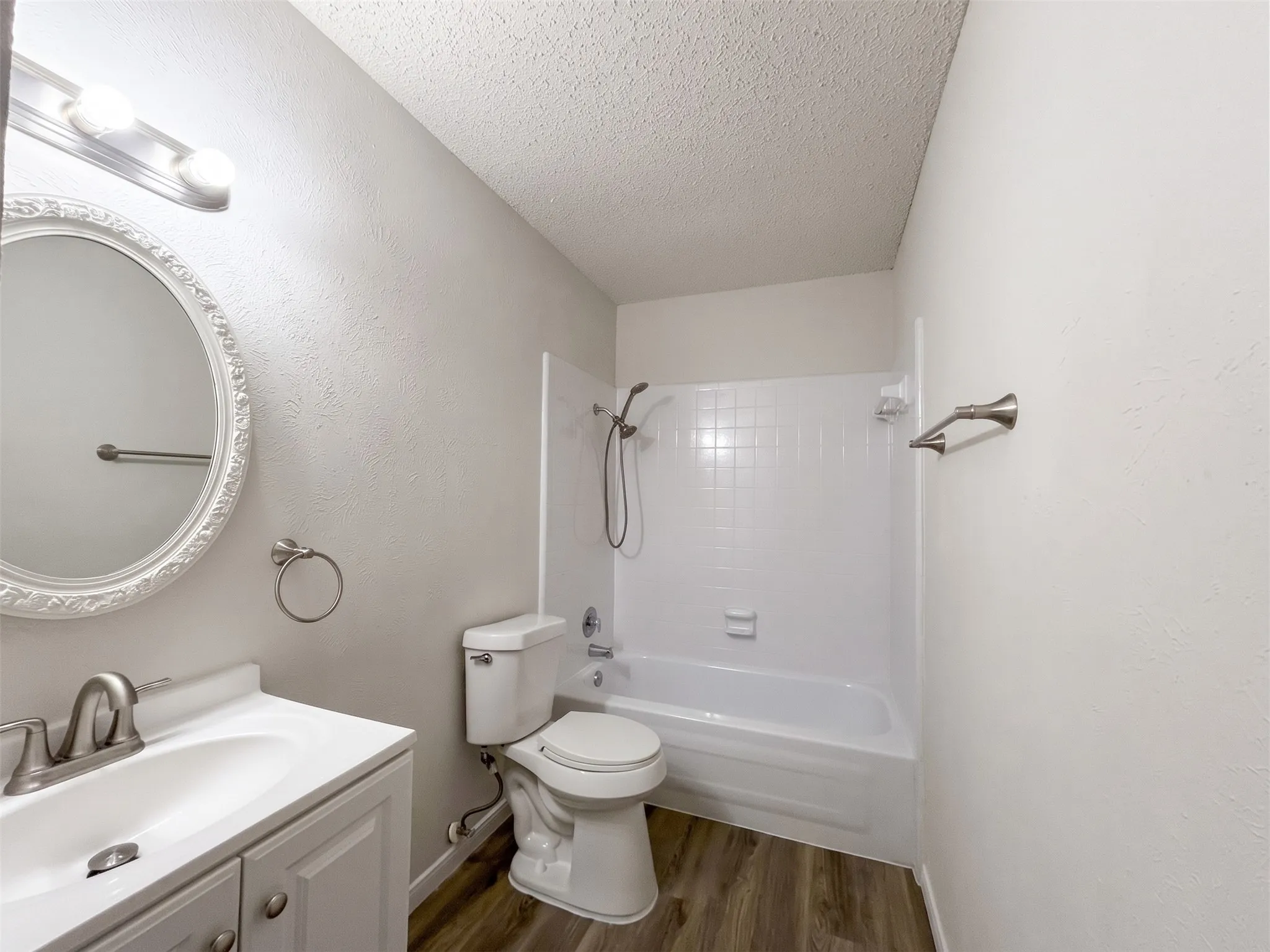 Single Family Residence For Sale in Tarrant County , 2610 Fallcreek Street, Arlington, Texas 76014, 3 Bedroom, 2 Bathroom, Garage spaces, 1,582 Sqft, built in 1974, mls#21396938, Real Estate Agent in Arlington, Homes For Sale in Tarrant county, Homes For Sale in Arlington, Realtor in Arlington Texas, Real Estate Brokerage Independent Realty Texas, Luminita Cordes Realtor
