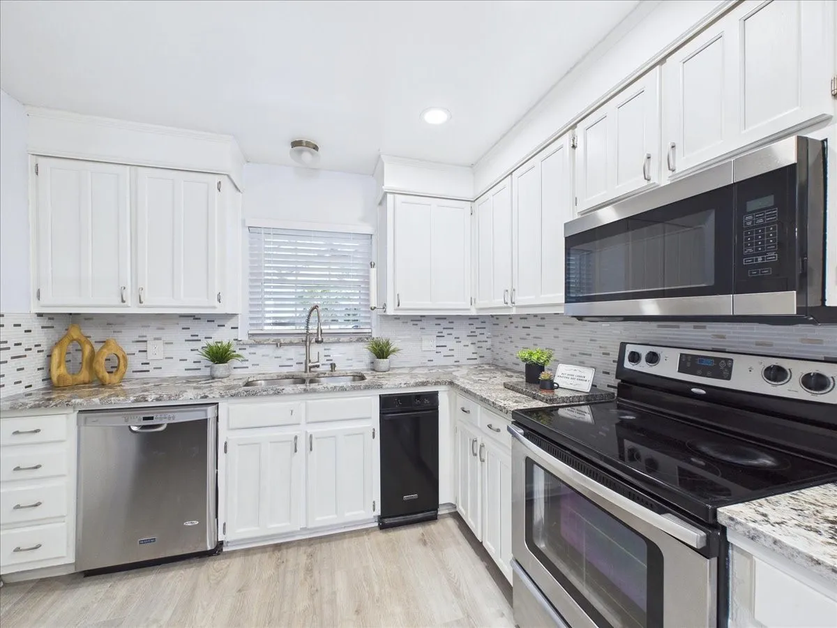Single Family Residence For Rent in Tarrant County , 1112 Fox River Lane, Fort Worth, Texas 76120, 3 Bedroom, 2 Bathroom, 2 Garage spaces, 1,374 Sqft, built in 1980, mls#21397413, Real Estate Agent in Fort Worth, Homes For Rent in Tarrant county, Homes For Rent in Fort Worth, Realtor in Fort Worth Texas, Real Estate Brokerage Independent Realty Texas, Luminita Cordes Realtor