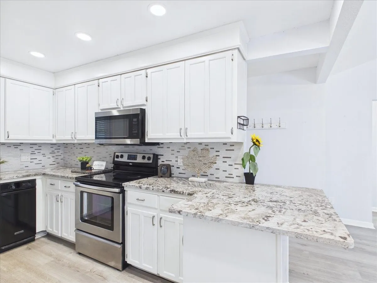 Single Family Residence For Rent in Tarrant County , 1112 Fox River Lane, Fort Worth, Texas 76120, 3 Bedroom, 2 Bathroom, 2 Garage spaces, 1,374 Sqft, built in 1980, mls#21397413, Real Estate Agent in Fort Worth, Homes For Rent in Tarrant county, Homes For Rent in Fort Worth, Realtor in Fort Worth Texas, Real Estate Brokerage Independent Realty Texas, Luminita Cordes Realtor