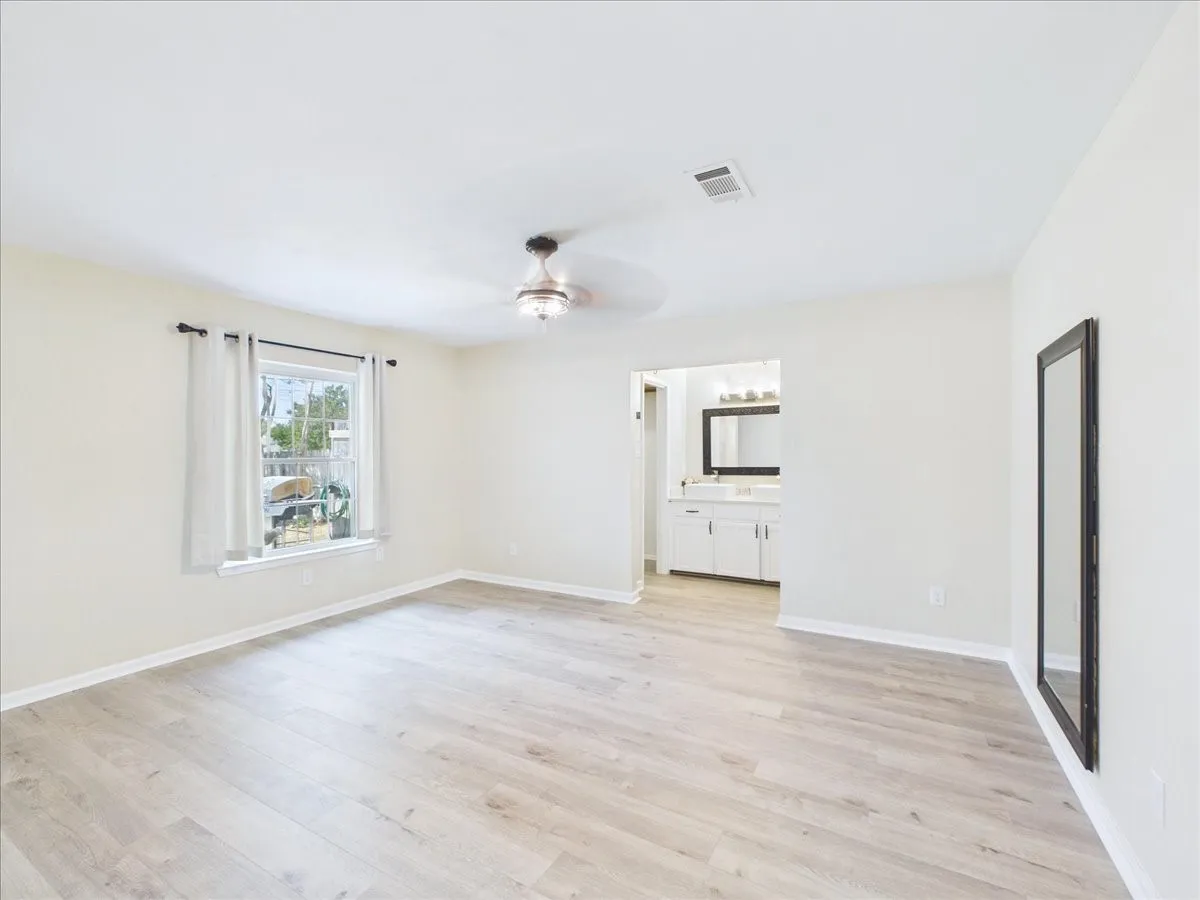 Single Family Residence For Rent in Tarrant County , 1112 Fox River Lane, Fort Worth, Texas 76120, 3 Bedroom, 2 Bathroom, 2 Garage spaces, 1,374 Sqft, built in 1980, mls#21397413, Real Estate Agent in Fort Worth, Homes For Rent in Tarrant county, Homes For Rent in Fort Worth, Realtor in Fort Worth Texas, Real Estate Brokerage Independent Realty Texas, Luminita Cordes Realtor