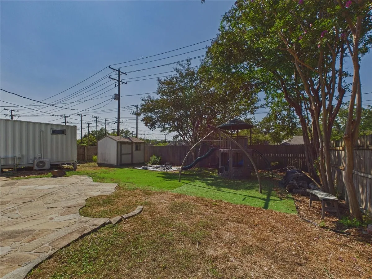Single Family Residence For Rent in Tarrant County , 1112 Fox River Lane, Fort Worth, Texas 76120, 3 Bedroom, 2 Bathroom, 2 Garage spaces, 1,374 Sqft, built in 1980, mls#21397413, Real Estate Agent in Fort Worth, Homes For Rent in Tarrant county, Homes For Rent in Fort Worth, Realtor in Fort Worth Texas, Real Estate Brokerage Independent Realty Texas, Luminita Cordes Realtor