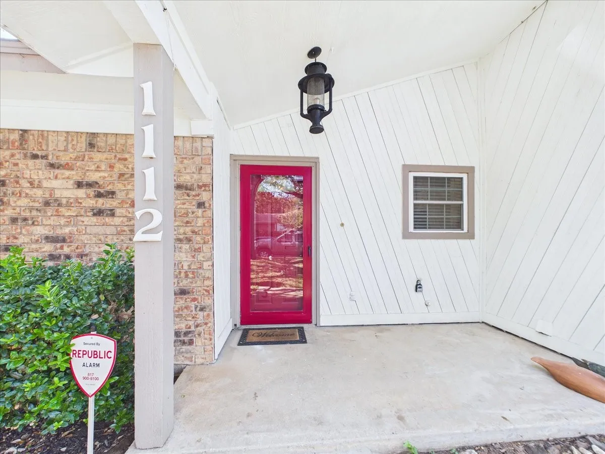 Single Family Residence For Rent in Tarrant County , 1112 Fox River Lane, Fort Worth, Texas 76120, 3 Bedroom, 2 Bathroom, 2 Garage spaces, 1,374 Sqft, built in 1980, mls#21397413, Real Estate Agent in Fort Worth, Homes For Rent in Tarrant county, Homes For Rent in Fort Worth, Realtor in Fort Worth Texas, Real Estate Brokerage Independent Realty Texas, Luminita Cordes Realtor