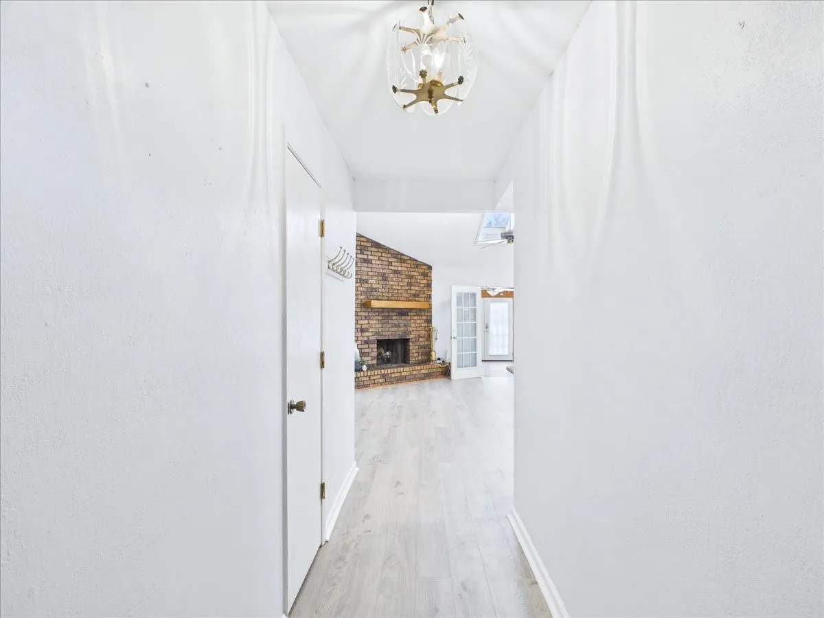 Single Family Residence For Rent in Tarrant County , 1112 Fox River Lane, Fort Worth, Texas 76120, 3 Bedroom, 2 Bathroom, 2 Garage spaces, 1,374 Sqft, built in 1980, mls#21397413, Real Estate Agent in Fort Worth, Homes For Rent in Tarrant county, Homes For Rent in Fort Worth, Realtor in Fort Worth Texas, Real Estate Brokerage Independent Realty Texas, Luminita Cordes Realtor