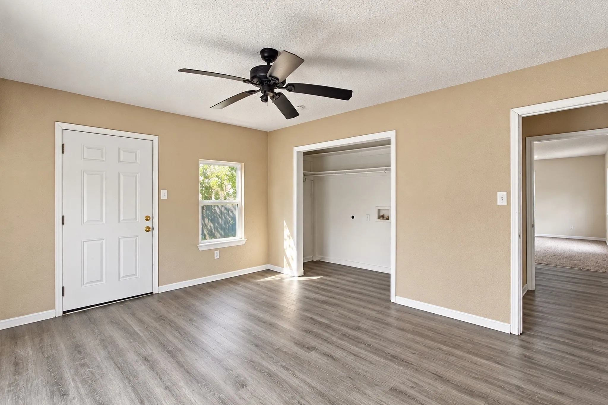 Single Family Residence For Sale in Grayson County , 1504 S Travis Avenue, Denison, Texas 75021, 2 Bedroom, 1 Bathroom, Garage spaces, 1,072 Sqft, built in 1946, mls#21397416, Real Estate Agent in Denison, Homes For Sale in Grayson county, Homes For Sale in Denison, Realtor in Denison Texas, Real Estate Brokerage Independent Realty Texas, Luminita Cordes Realtor
