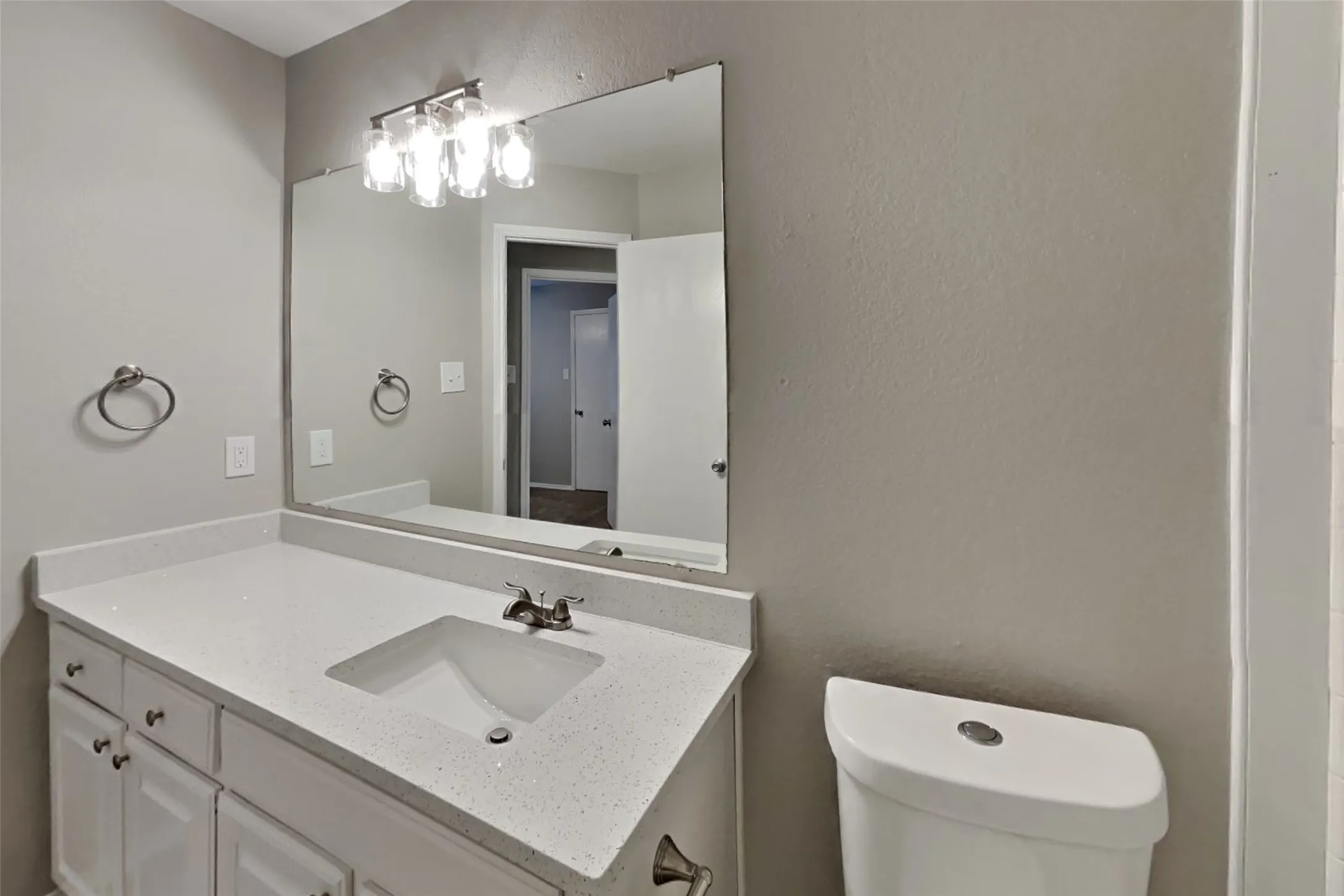 Single Family Residence For Rent in Tarrant County , 5615 Alicante Drive, Arlington, Texas 76017, 3 Bedroom, 2 Bathroom, 2 Garage spaces, 1,484 Sqft, built in 1998, mls#21397468, Real Estate Agent in Arlington, Homes For Rent in Tarrant county, Homes For Rent in Arlington, Realtor in Arlington Texas, Real Estate Brokerage Independent Realty Texas, Luminita Cordes Realtor