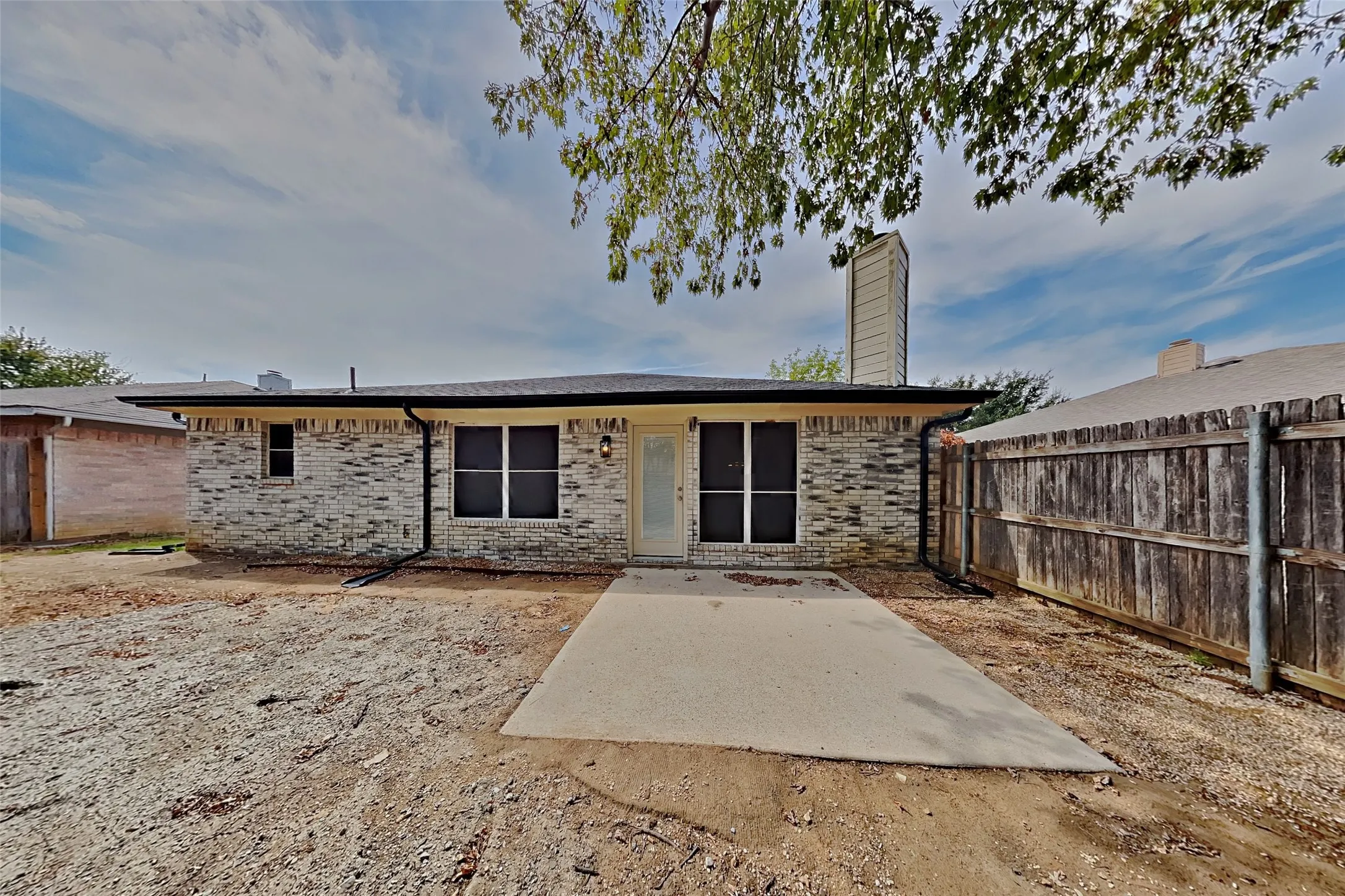Single Family Residence For Rent in Tarrant County , 5615 Alicante Drive, Arlington, Texas 76017, 3 Bedroom, 2 Bathroom, 2 Garage spaces, 1,484 Sqft, built in 1998, mls#21397468, Real Estate Agent in Arlington, Homes For Rent in Tarrant county, Homes For Rent in Arlington, Realtor in Arlington Texas, Real Estate Brokerage Independent Realty Texas, Luminita Cordes Realtor
