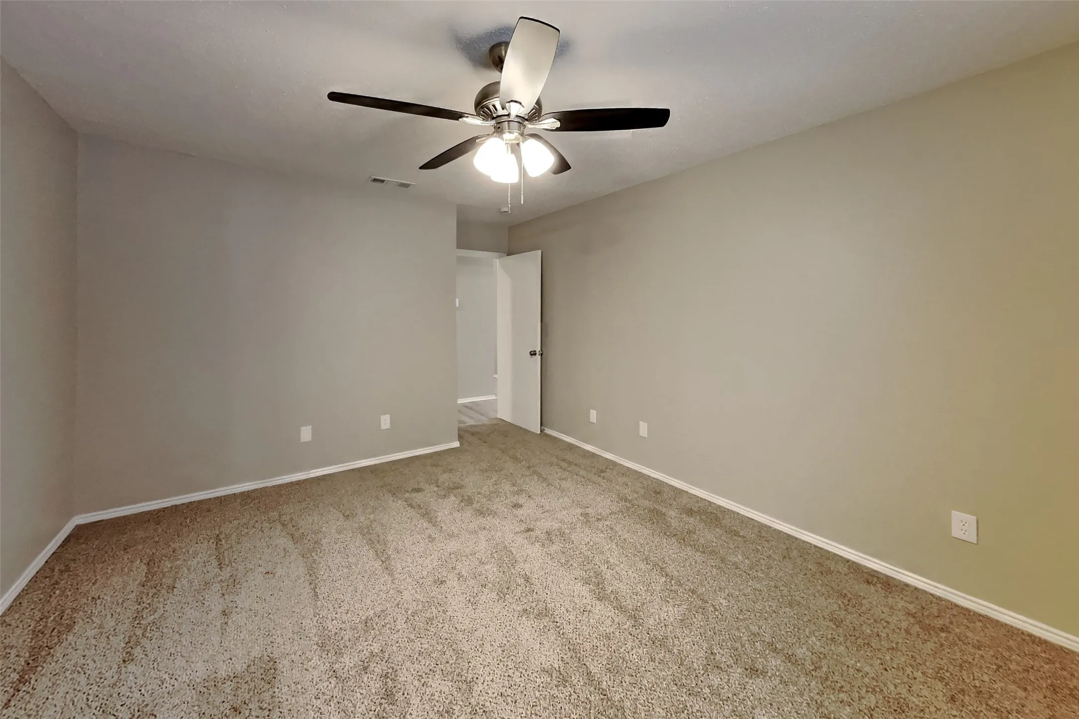 Single Family Residence For Rent in Tarrant County , 5615 Alicante Drive, Arlington, Texas 76017, 3 Bedroom, 2 Bathroom, 2 Garage spaces, 1,484 Sqft, built in 1998, mls#21397468, Real Estate Agent in Arlington, Homes For Rent in Tarrant county, Homes For Rent in Arlington, Realtor in Arlington Texas, Real Estate Brokerage Independent Realty Texas, Luminita Cordes Realtor