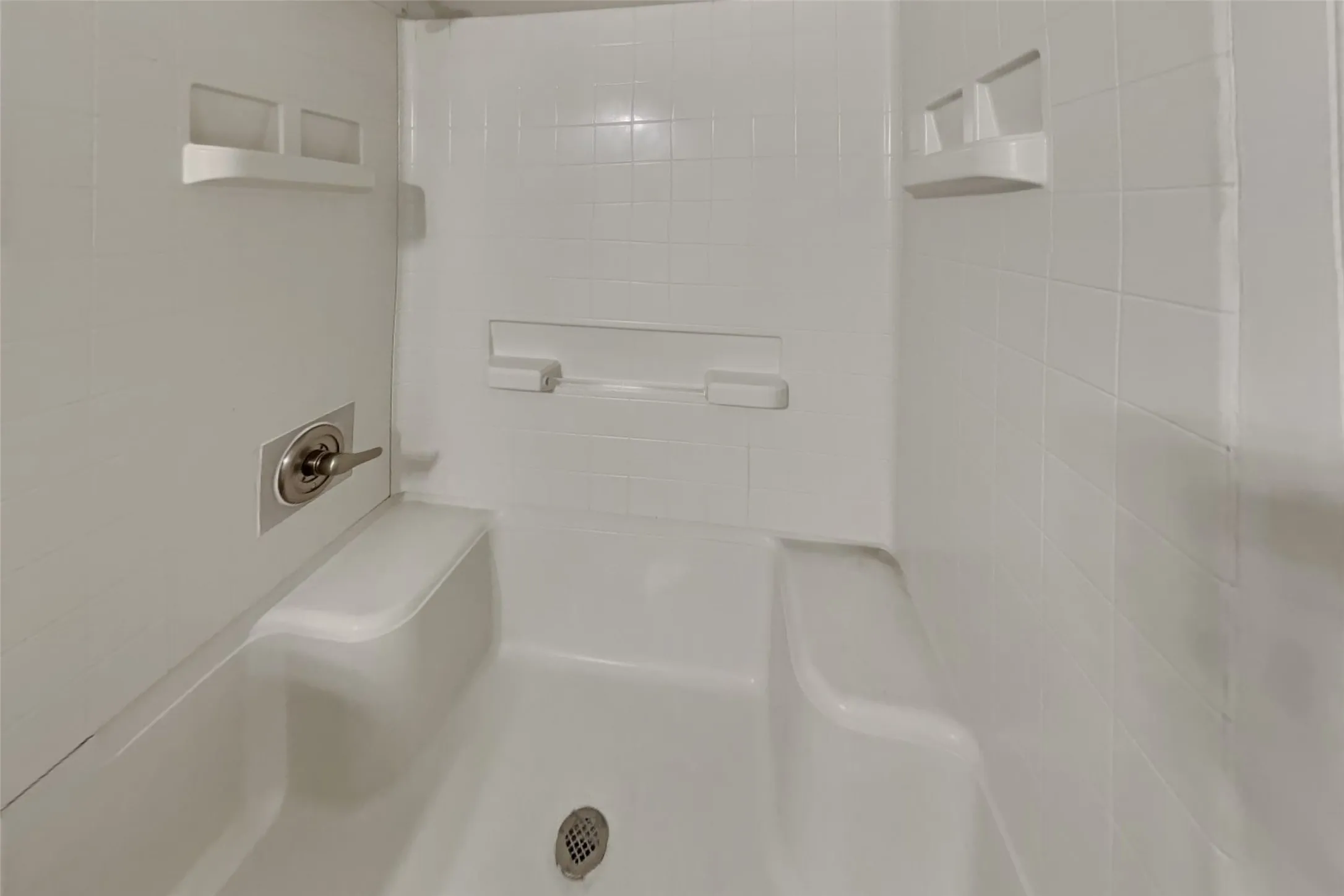 Single Family Residence For Rent in Tarrant County , 5615 Alicante Drive, Arlington, Texas 76017, 3 Bedroom, 2 Bathroom, 2 Garage spaces, 1,484 Sqft, built in 1998, mls#21397468, Real Estate Agent in Arlington, Homes For Rent in Tarrant county, Homes For Rent in Arlington, Realtor in Arlington Texas, Real Estate Brokerage Independent Realty Texas, Luminita Cordes Realtor