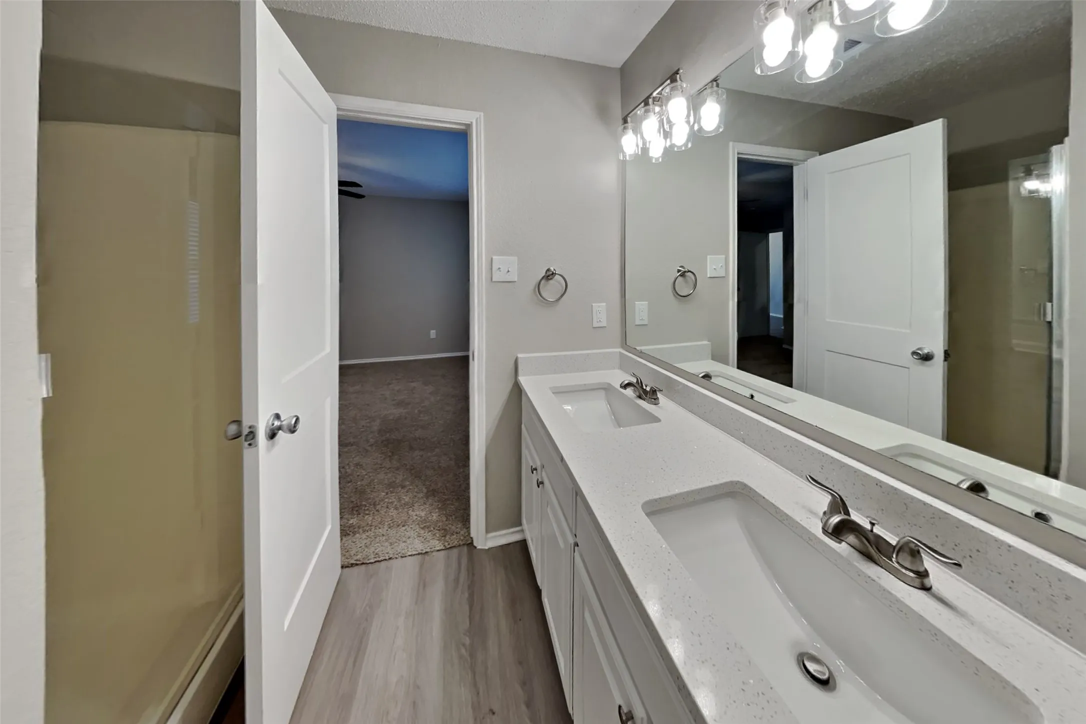 Single Family Residence For Rent in Tarrant County , 5615 Alicante Drive, Arlington, Texas 76017, 3 Bedroom, 2 Bathroom, 2 Garage spaces, 1,484 Sqft, built in 1998, mls#21397468, Real Estate Agent in Arlington, Homes For Rent in Tarrant county, Homes For Rent in Arlington, Realtor in Arlington Texas, Real Estate Brokerage Independent Realty Texas, Luminita Cordes Realtor