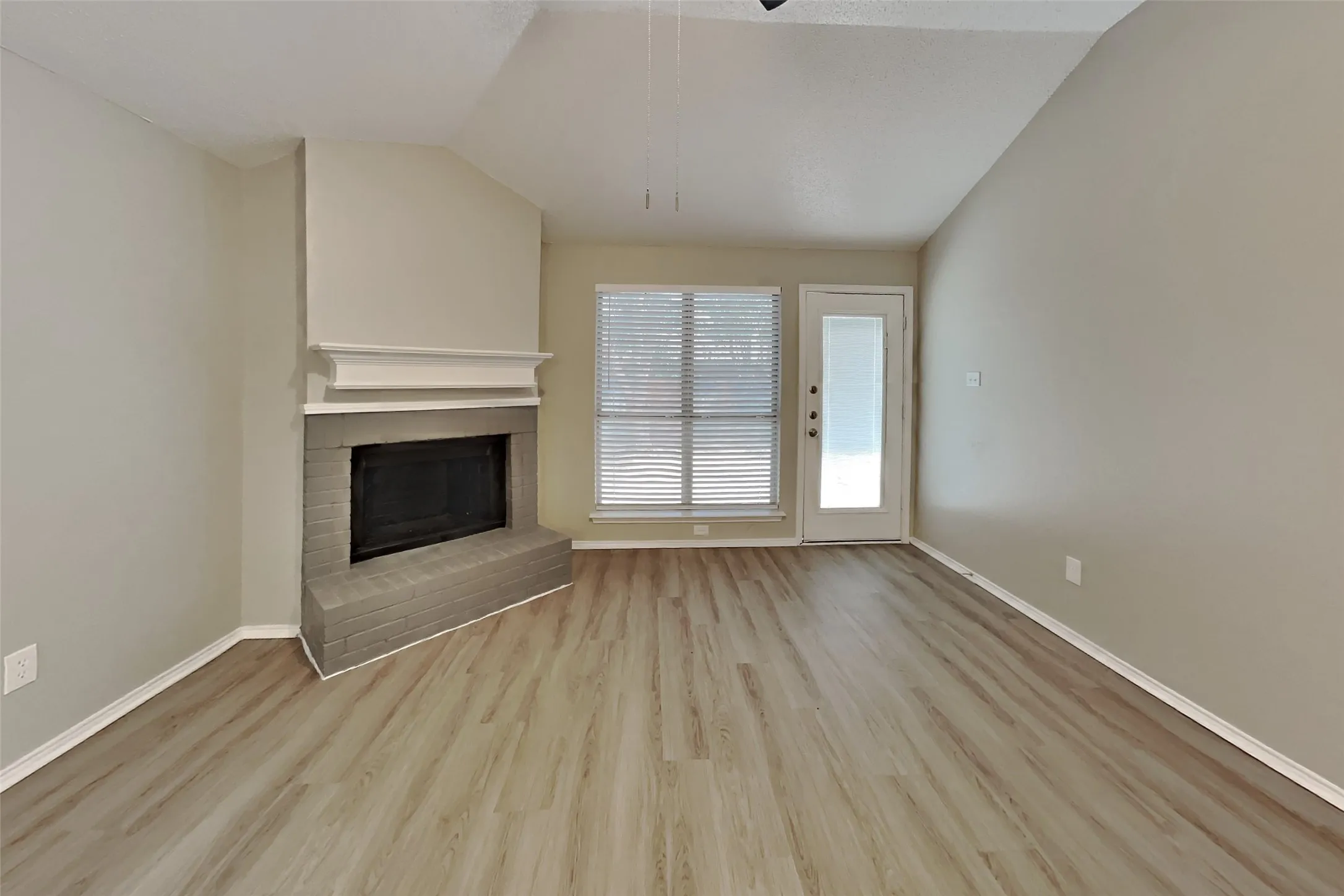 Single Family Residence For Rent in Tarrant County , 5615 Alicante Drive, Arlington, Texas 76017, 3 Bedroom, 2 Bathroom, 2 Garage spaces, 1,484 Sqft, built in 1998, mls#21397468, Real Estate Agent in Arlington, Homes For Rent in Tarrant county, Homes For Rent in Arlington, Realtor in Arlington Texas, Real Estate Brokerage Independent Realty Texas, Luminita Cordes Realtor