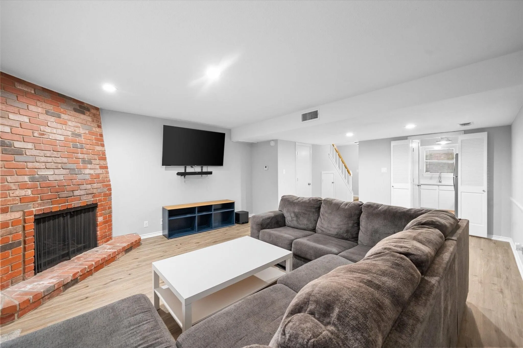 Townhouse For Rent in Tarrant County , 1095 Roaring Springs Road, Fort Worth, Texas 76114, 2 Bedroom, 2 Bathroom, Garage spaces, 1,156 Sqft, built in 1970, mls#21397473, Real Estate Agent in Fort Worth, Homes For Rent in Tarrant county, Homes For Rent in Fort Worth, Realtor in Fort Worth Texas, Real Estate Brokerage Independent Realty Texas, Luminita Cordes Realtor