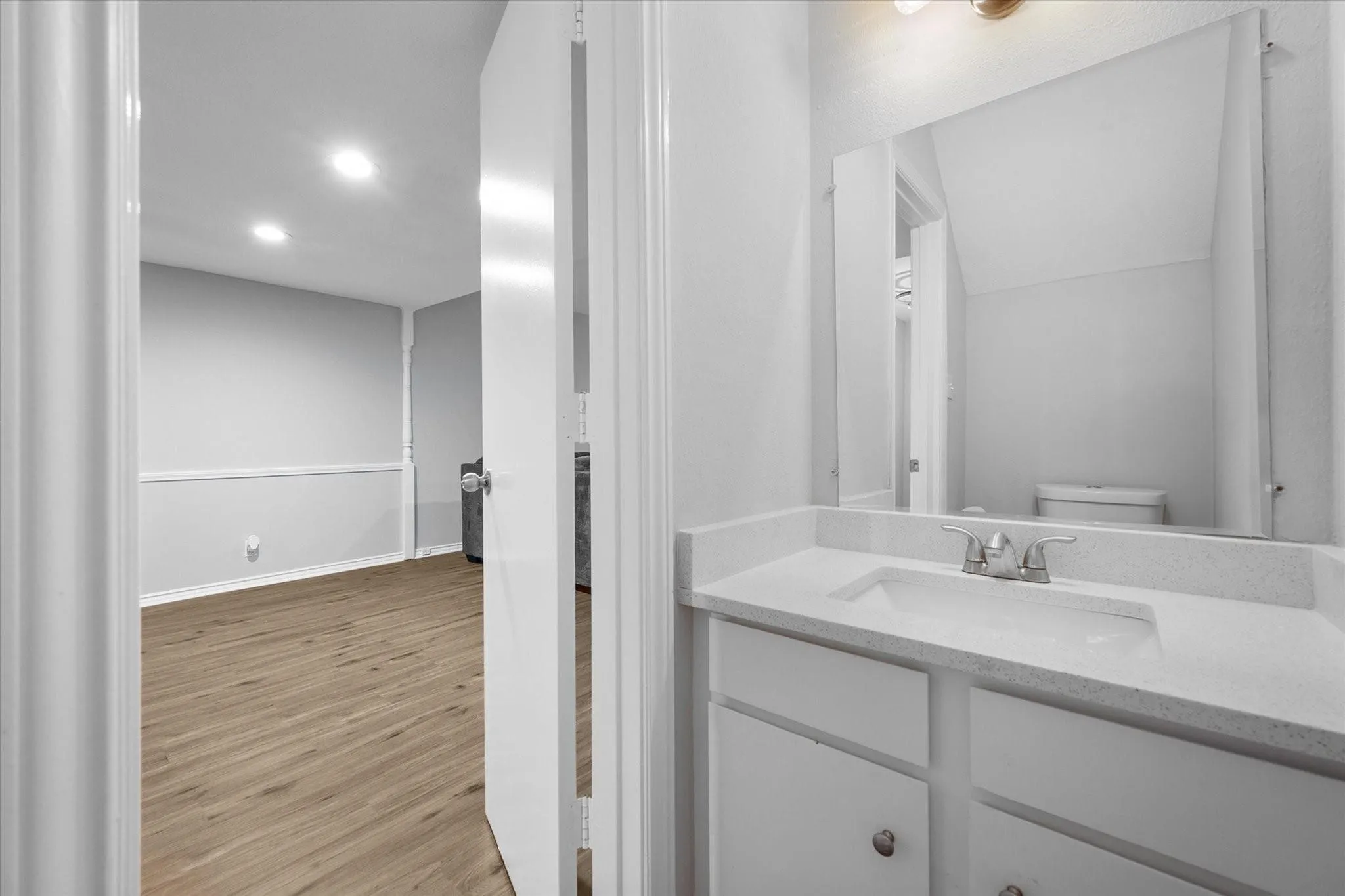 Townhouse For Rent in Tarrant County , 1095 Roaring Springs Road, Fort Worth, Texas 76114, 2 Bedroom, 2 Bathroom, Garage spaces, 1,156 Sqft, built in 1970, mls#21397473, Real Estate Agent in Fort Worth, Homes For Rent in Tarrant county, Homes For Rent in Fort Worth, Realtor in Fort Worth Texas, Real Estate Brokerage Independent Realty Texas, Luminita Cordes Realtor