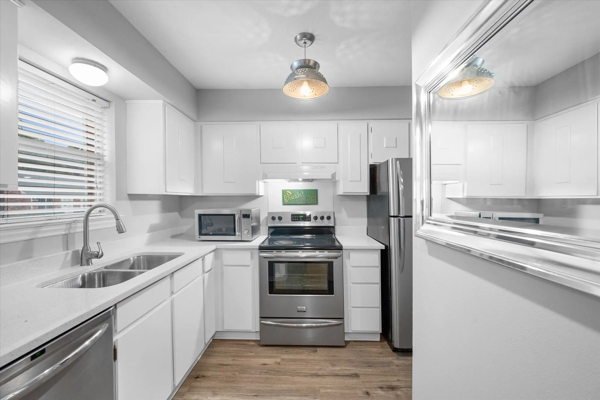 Townhouse For Rent in Tarrant County , 1095 Roaring Springs Road, Fort Worth, Texas 76114, 2 Bedroom, 2 Bathroom, Garage spaces, 1,156 Sqft, built in 1970, mls#21397473, Real Estate Agent in Fort Worth, Homes For Rent in Tarrant county, Homes For Rent in Fort Worth, Realtor in Fort Worth Texas, Real Estate Brokerage Independent Realty Texas, Luminita Cordes Realtor