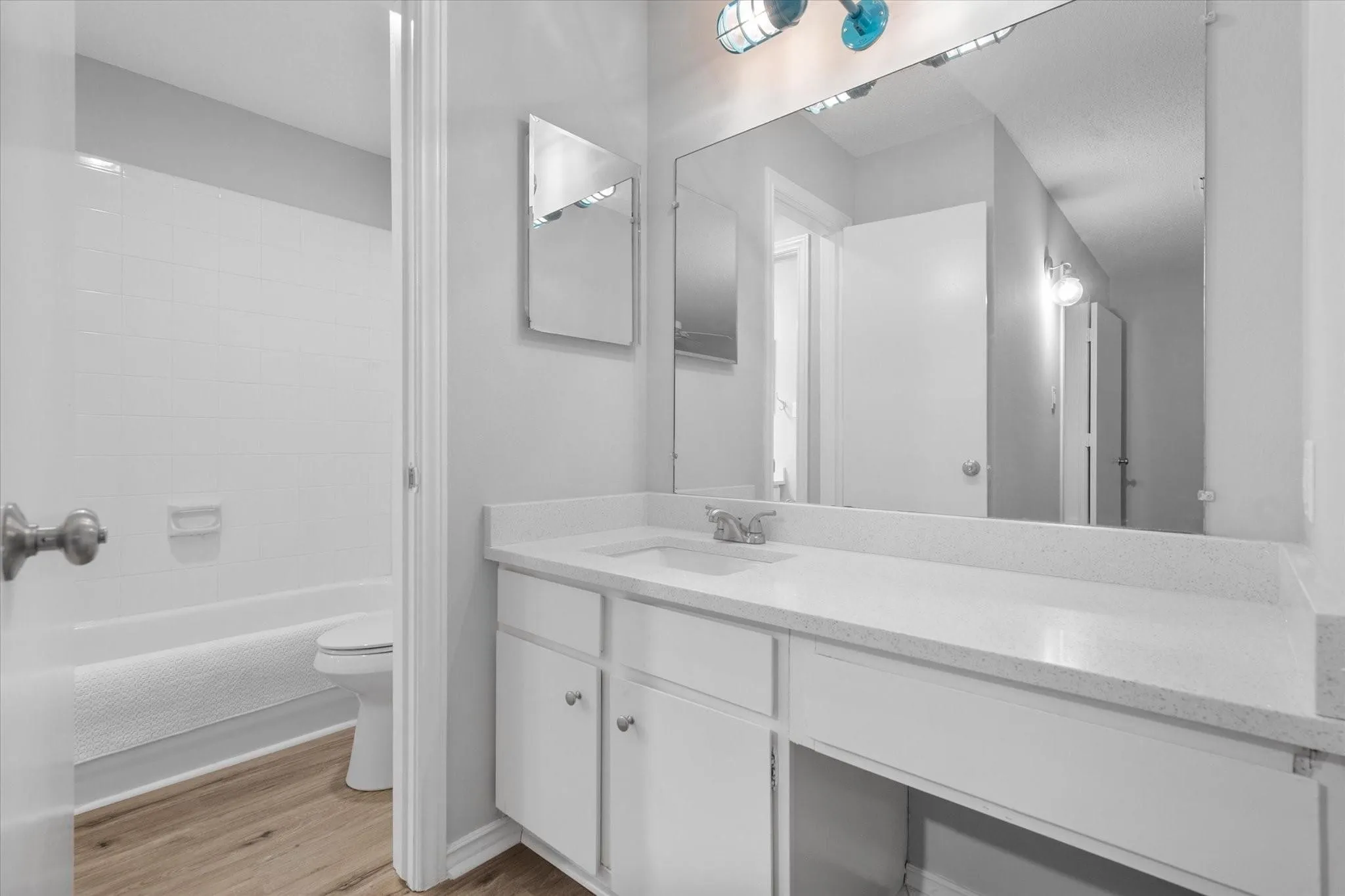 Townhouse For Rent in Tarrant County , 1095 Roaring Springs Road, Fort Worth, Texas 76114, 2 Bedroom, 2 Bathroom, Garage spaces, 1,156 Sqft, built in 1970, mls#21397473, Real Estate Agent in Fort Worth, Homes For Rent in Tarrant county, Homes For Rent in Fort Worth, Realtor in Fort Worth Texas, Real Estate Brokerage Independent Realty Texas, Luminita Cordes Realtor