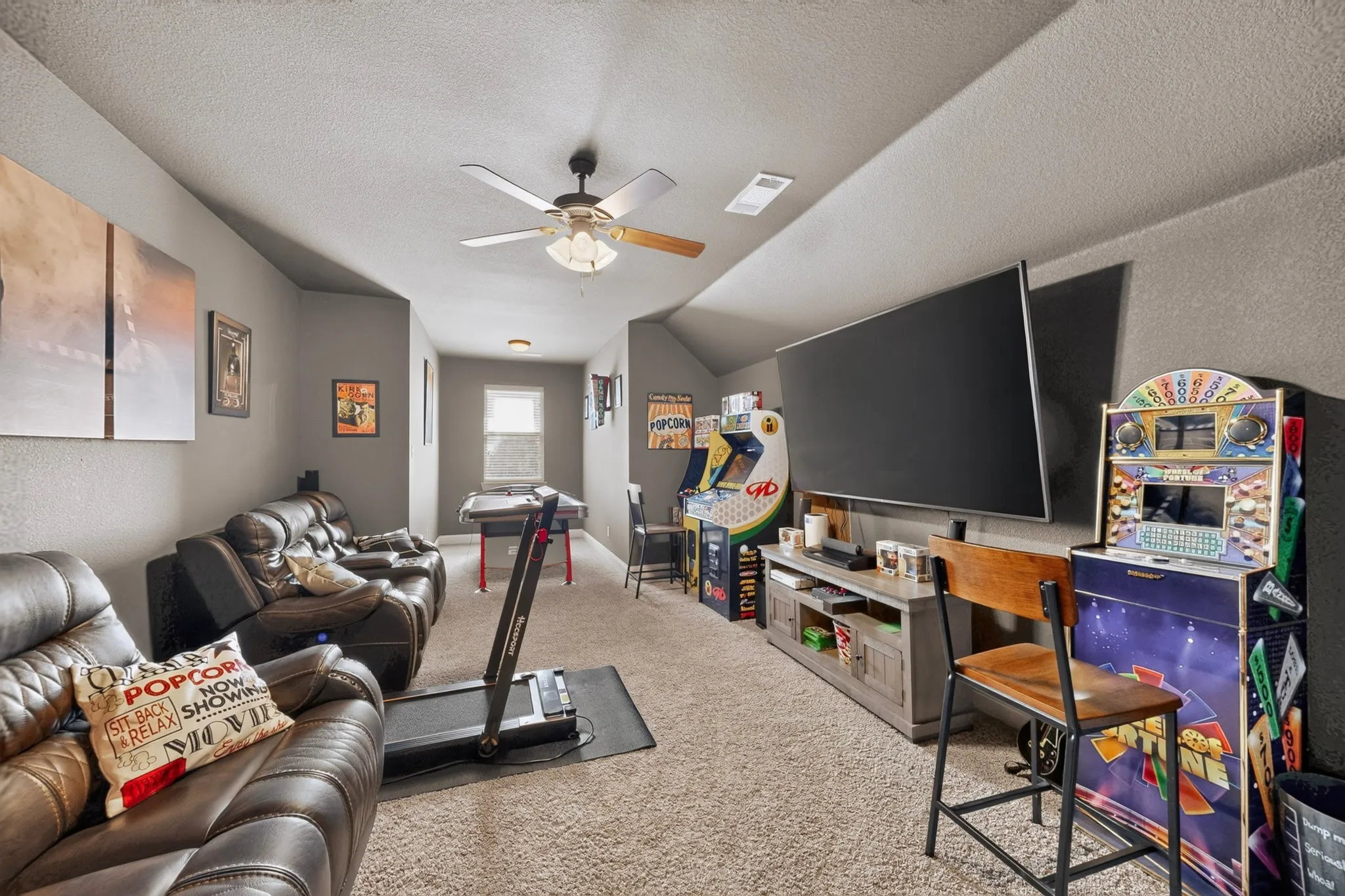 Carpeted room with sloped ceilings, recessed lighting, and a ceiling fan