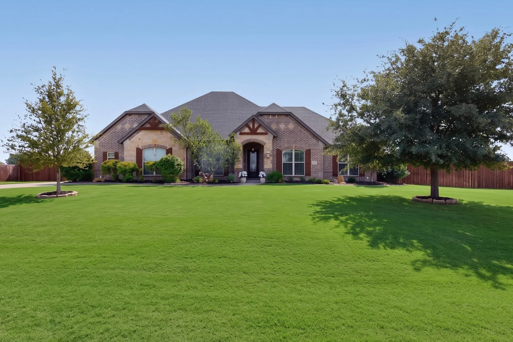 Single Family Residence For Sale in Ellis County , 5020 Lindy Court, Midlothian, Texas 76065, 4 Bedroom, 3 Bathroom, 2 Garage spaces, 3,298 Sqft, built in 2014, mls#21394019, Real Estate Agent in Midlothian, Homes For Sale in Ellis county, Homes For Sale in Midlothian, Realtor in Midlothian Texas, Real Estate Brokerage Independent Realty Texas, Luminita Cordes Realtor