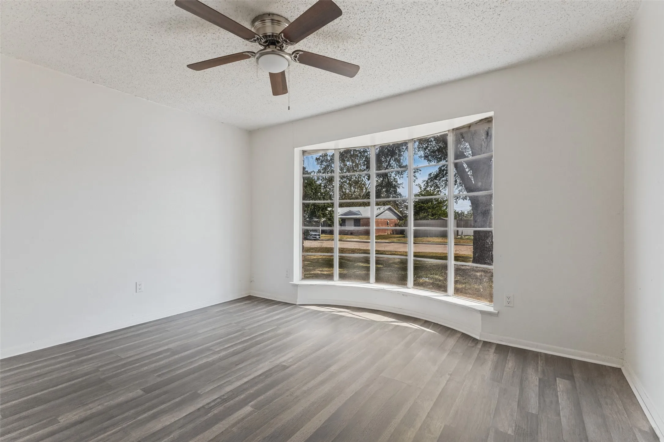 Single Family Residence For Rent in Johnson County , 125 N Jessup Street, Alvarado, Texas 76009, 4 Bedroom, 2 Bathroom, 2 Garage spaces, 1,646 Sqft, built in 1983, mls#21397497, Real Estate Agent in Alvarado, Homes For Rent in Johnson county, Homes For Rent in Alvarado, Realtor in Alvarado Texas, Real Estate Brokerage Independent Realty Texas, Luminita Cordes Realtor