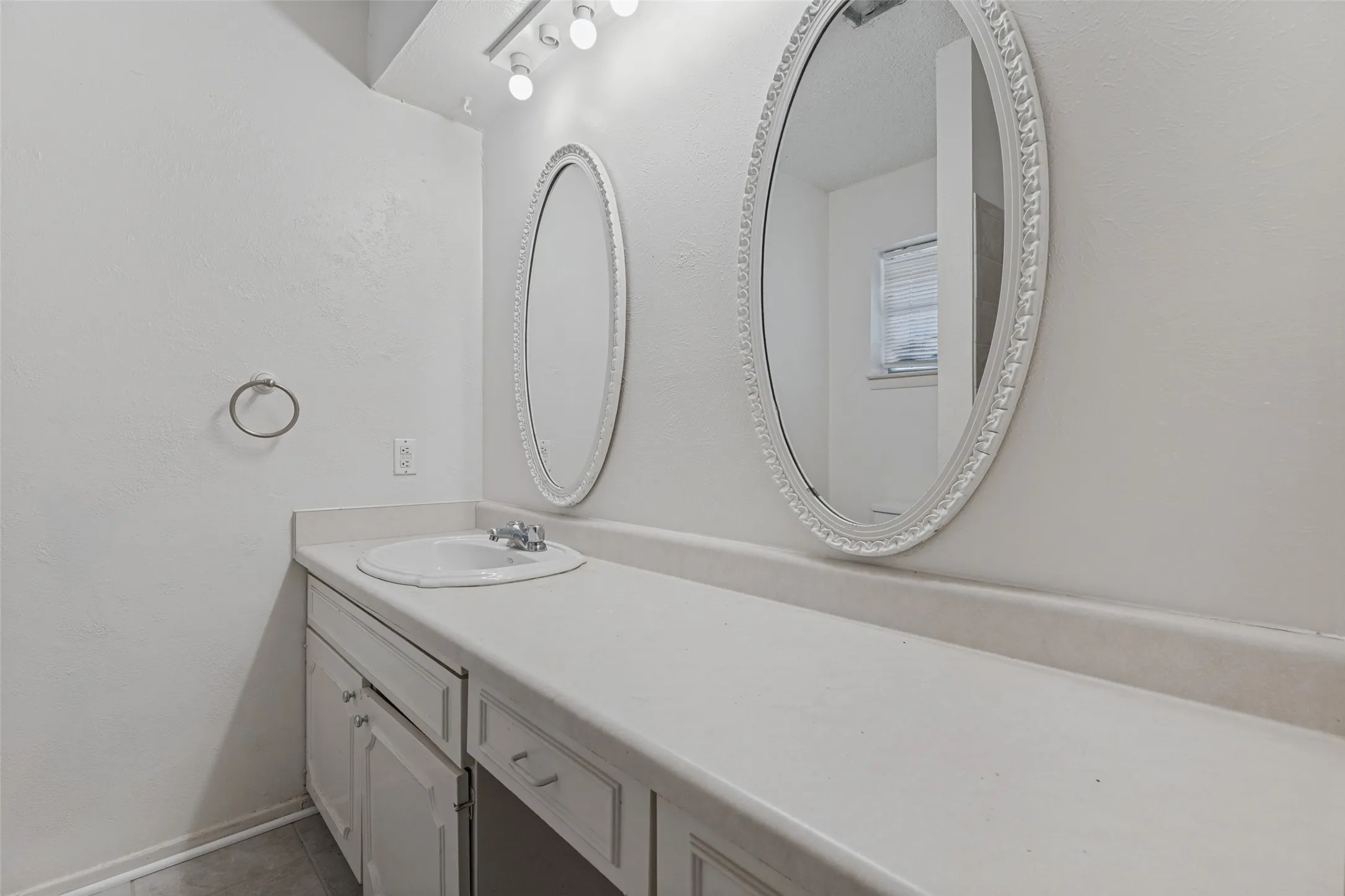 Single Family Residence For Rent in Johnson County , 125 N Jessup Street, Alvarado, Texas 76009, 4 Bedroom, 2 Bathroom, 2 Garage spaces, 1,646 Sqft, built in 1983, mls#21397497, Real Estate Agent in Alvarado, Homes For Rent in Johnson county, Homes For Rent in Alvarado, Realtor in Alvarado Texas, Real Estate Brokerage Independent Realty Texas, Luminita Cordes Realtor