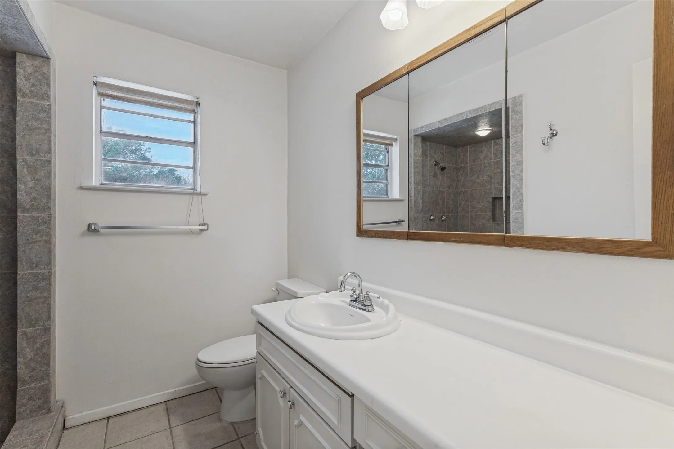 Single Family Residence For Rent in Johnson County , 125 N Jessup Street, Alvarado, Texas 76009, 4 Bedroom, 2 Bathroom, 2 Garage spaces, 1,646 Sqft, built in 1983, mls#21397497, Real Estate Agent in Alvarado, Homes For Rent in Johnson county, Homes For Rent in Alvarado, Realtor in Alvarado Texas, Real Estate Brokerage Independent Realty Texas, Luminita Cordes Realtor