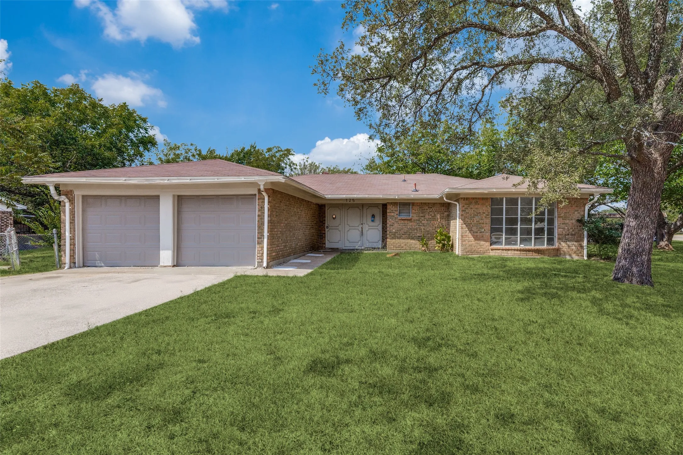 Single Family Residence For Rent in Johnson County , 125 N Jessup Street, Alvarado, Texas 76009, 4 Bedroom, 2 Bathroom, 2 Garage spaces, 1,646 Sqft, built in 1983, mls#21397497, Real Estate Agent in Alvarado, Homes For Rent in Johnson county, Homes For Rent in Alvarado, Realtor in Alvarado Texas, Real Estate Brokerage Independent Realty Texas, Luminita Cordes Realtor
