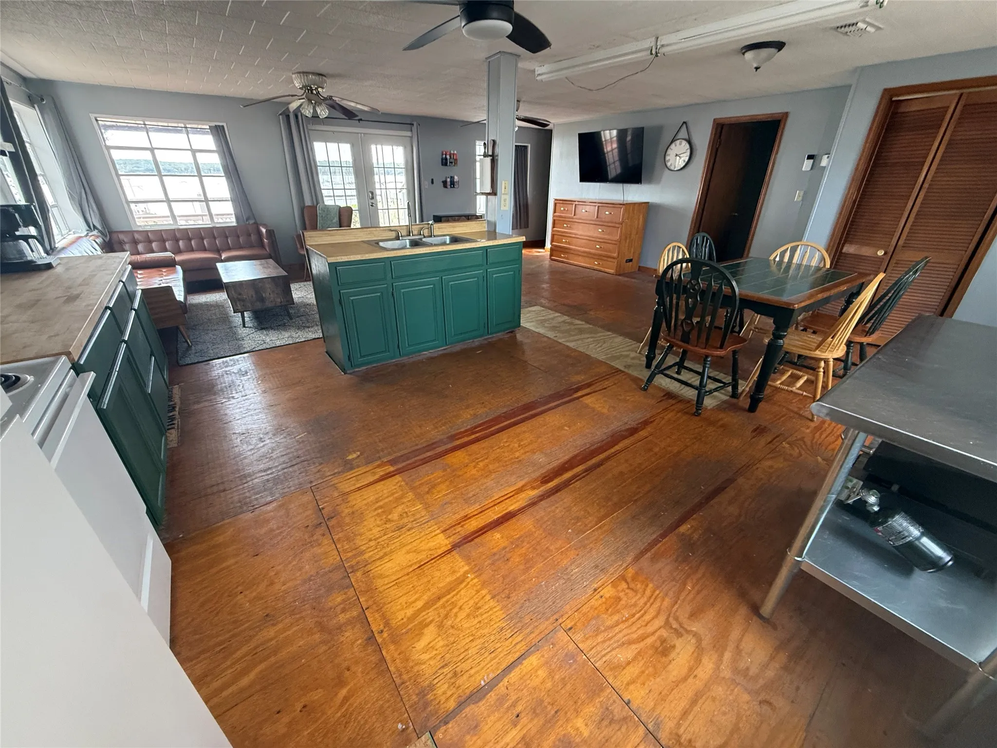 Single Family Residence For Sale in Brown County , 3460 Bounding Main Drive, May, Texas 76857, 2 Bedroom, 1 Bathroom, Garage spaces, 1,062 Sqft, built in 1992, mls#21397500, Real Estate Agent in May, Homes For Sale in Brown county, Homes For Sale in May, Realtor in May Texas, Real Estate Brokerage Independent Realty Texas, Luminita Cordes Realtor